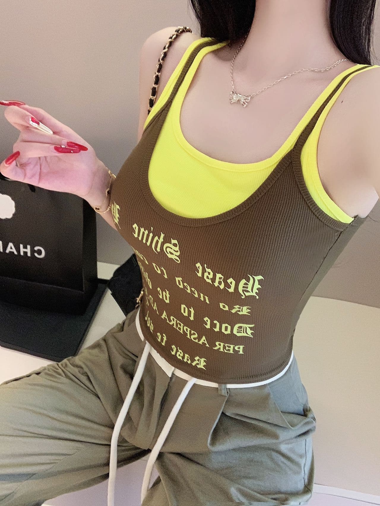 아메리칸 핫걸 알파벳 프린트 페이크 레이어드 디자인 센스 캐미솔 2026 여름 새로운 몸매 가꾸기 맨위 트렌디 상세 이미지 36