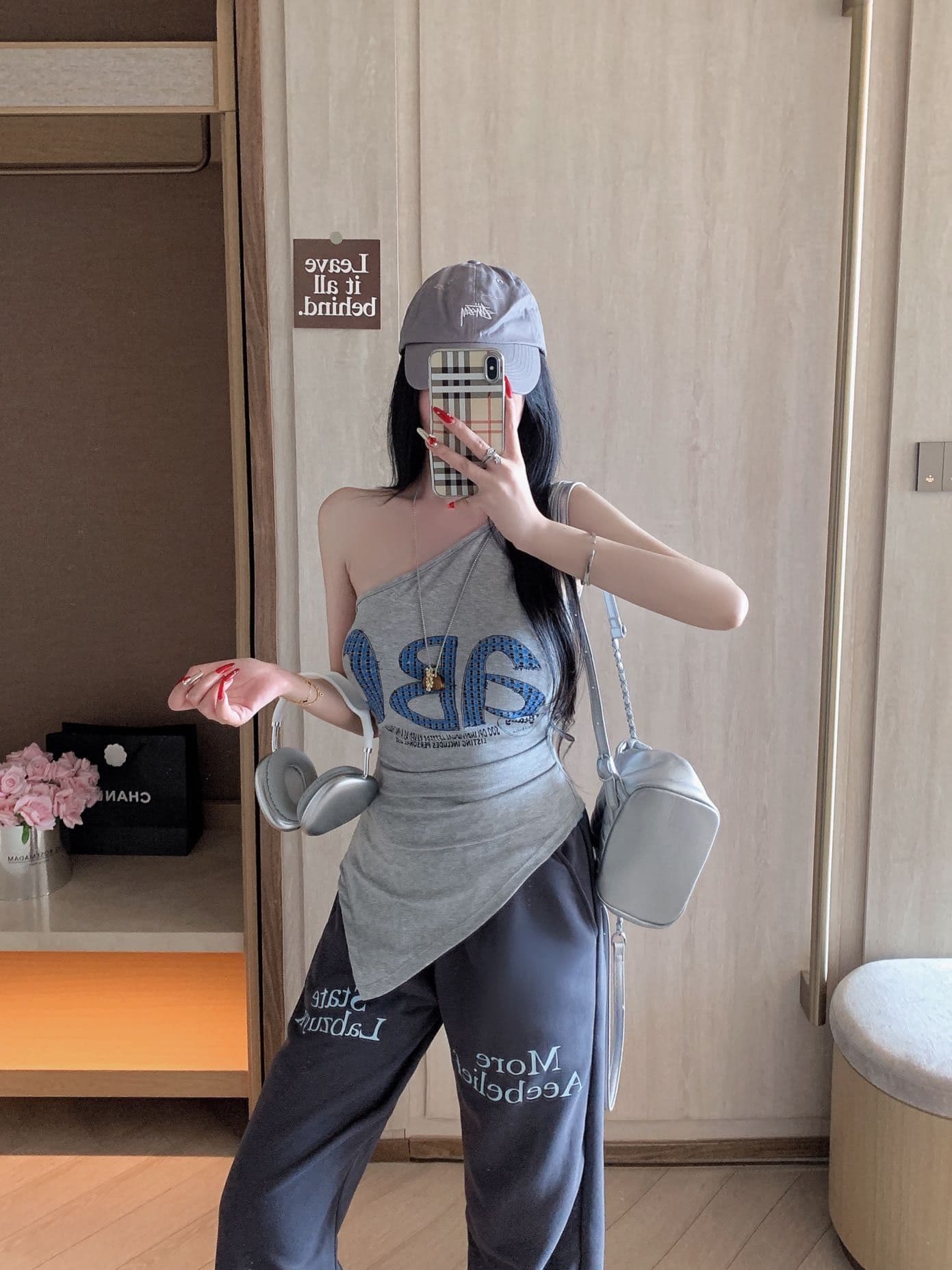 레트로 핫걸 바람 비스듬한 어깨 반팔 티셔츠 여성 셔츠 알파벳 프린트 오프숄더 불규칙 맨위 상세 이미지 1