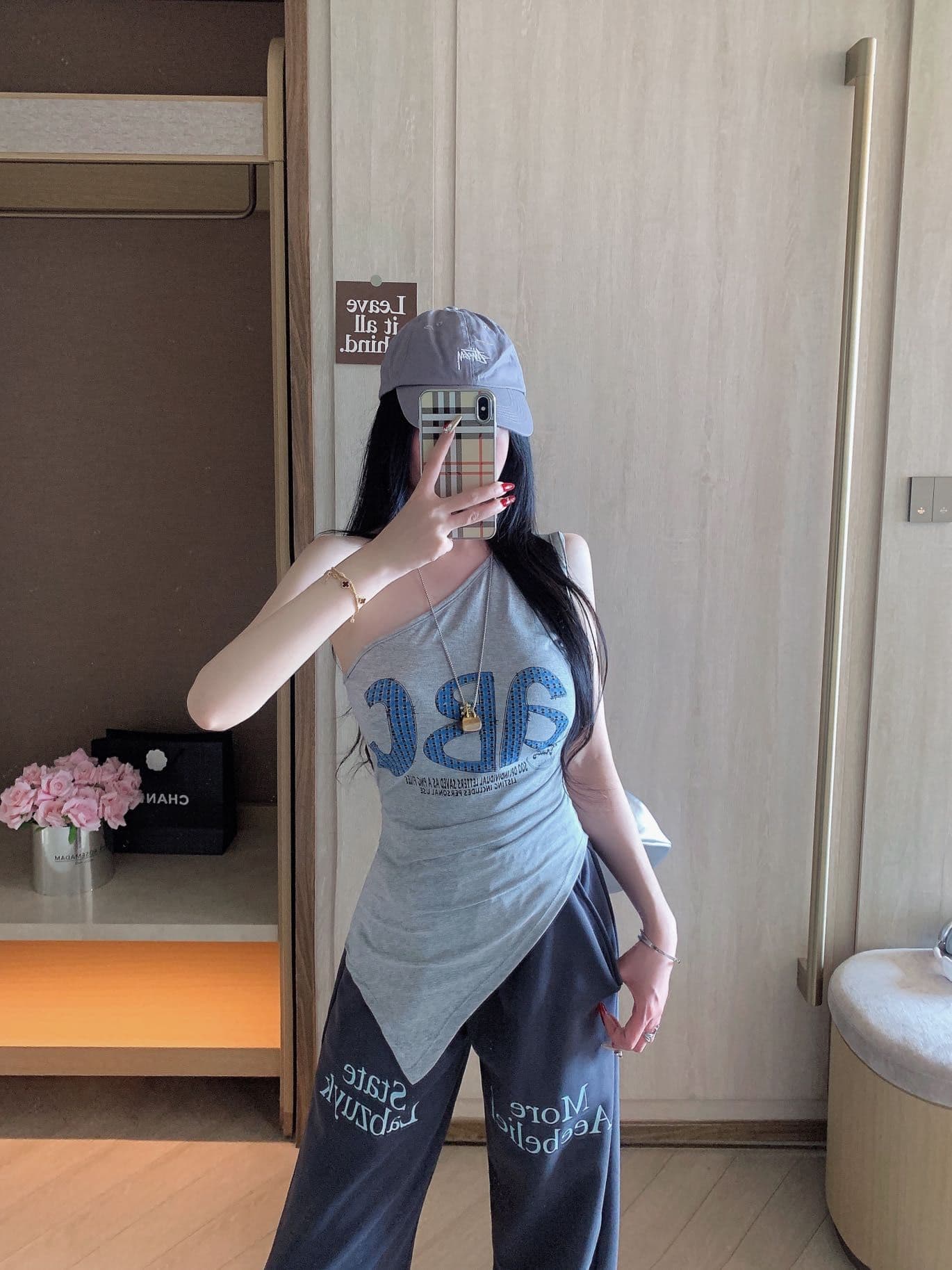 레트로 핫걸 바람 비스듬한 어깨 반팔 티셔츠 여성 셔츠 알파벳 프린트 오프숄더 불규칙 맨위 상세 이미지 2