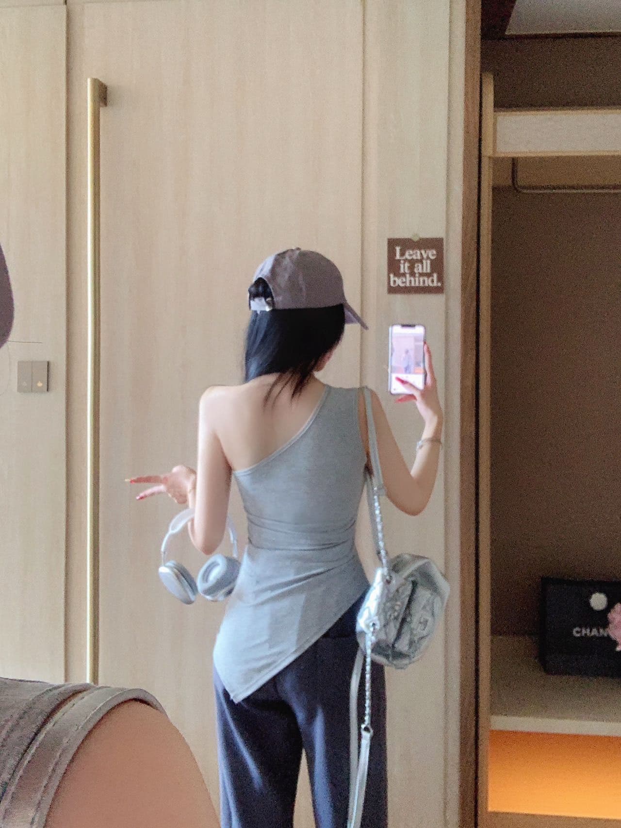 레트로 핫걸 바람 비스듬한 어깨 반팔 티셔츠 여성 셔츠 알파벳 프린트 오프숄더 불규칙 맨위 상세 이미지 3
