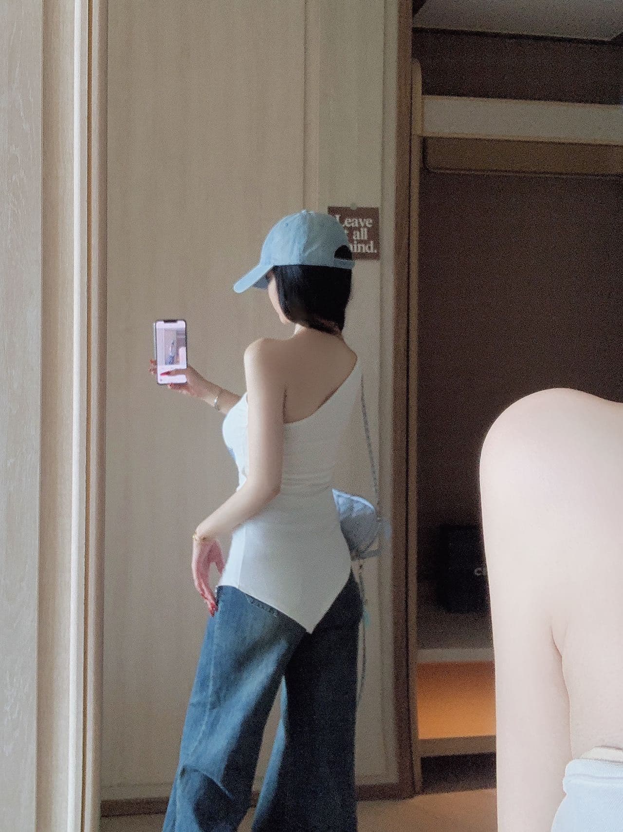 레트로 핫걸 바람 비스듬한 어깨 반팔 티셔츠 여성 셔츠 알파벳 프린트 오프숄더 불규칙 맨위 상세 이미지 14