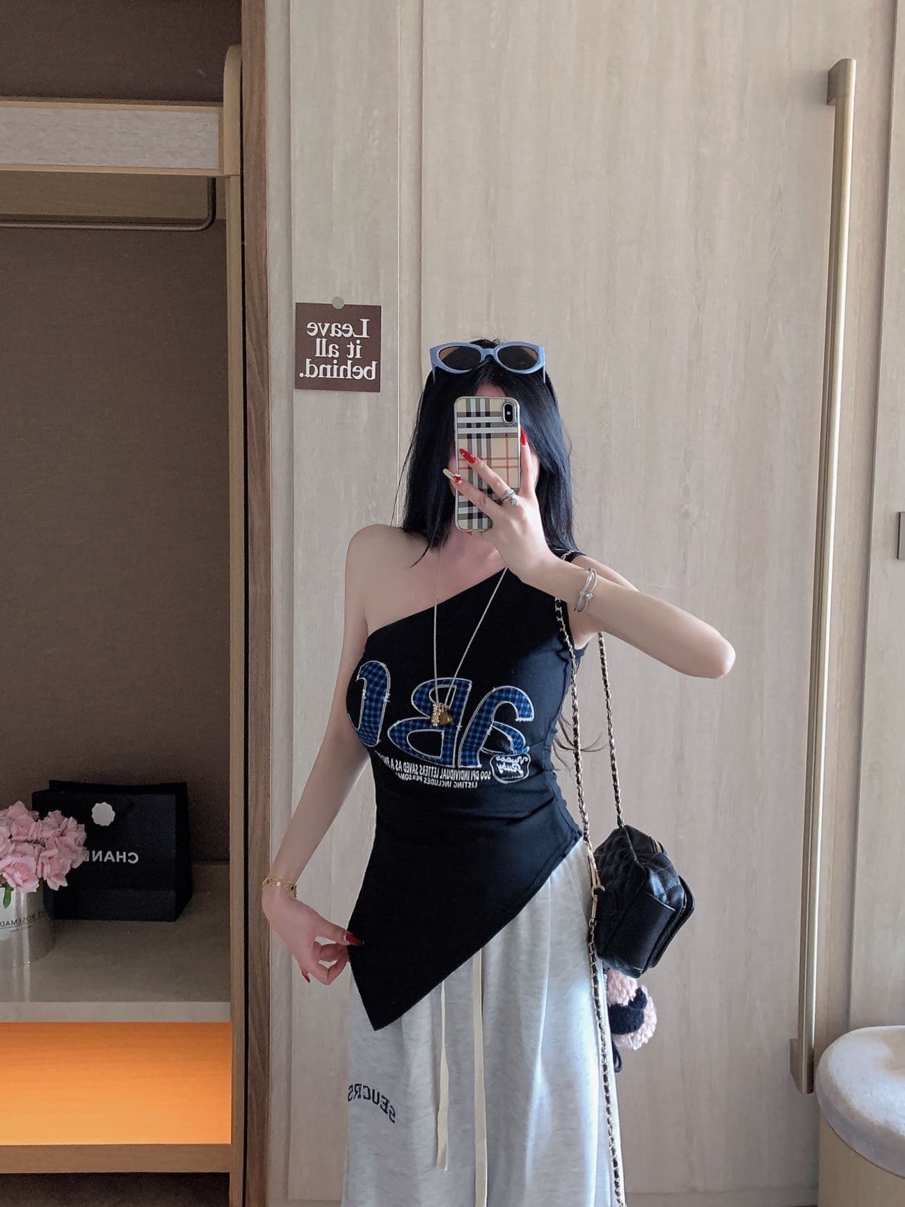 레트로 핫걸 바람 비스듬한 어깨 반팔 티셔츠 여성 셔츠 알파벳 프린트 오프숄더 불규칙 맨위 상세 이미지 17