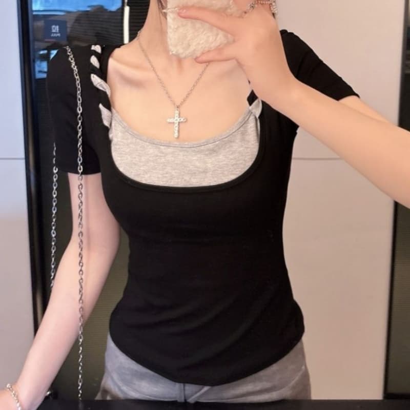 핫걸 바람 페이크 레이어드 배색 u 칼라 반팔 티셔츠 여성 여름 2026 새로운 순수한 욕망 다용도 슬림해 보이는 아름다운 맨위 이미지 4