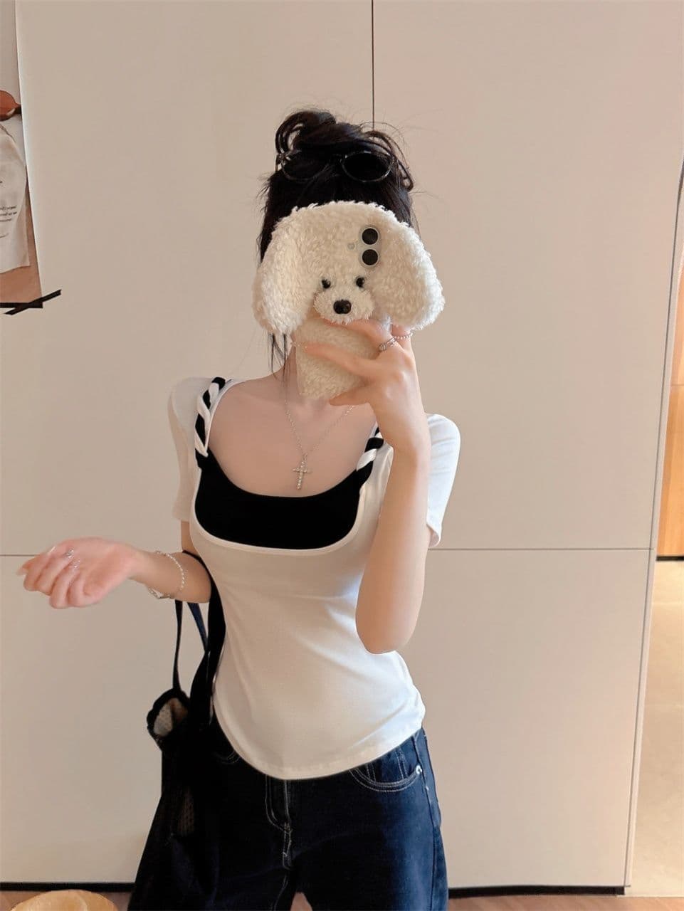 핫걸 바람 페이크 레이어드 배색 u 칼라 반팔 티셔츠 여성 여름 2026 새로운 순수한 욕망 다용도 슬림해 보이는 아름다운 맨위 상세 이미지 9