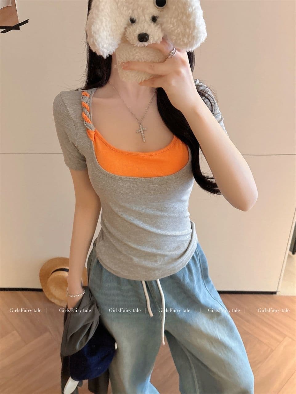 핫걸 바람 페이크 레이어드 배색 u 칼라 반팔 티셔츠 여성 여름 2026 새로운 순수한 욕망 다용도 슬림해 보이는 아름다운 맨위 상세 이미지 11