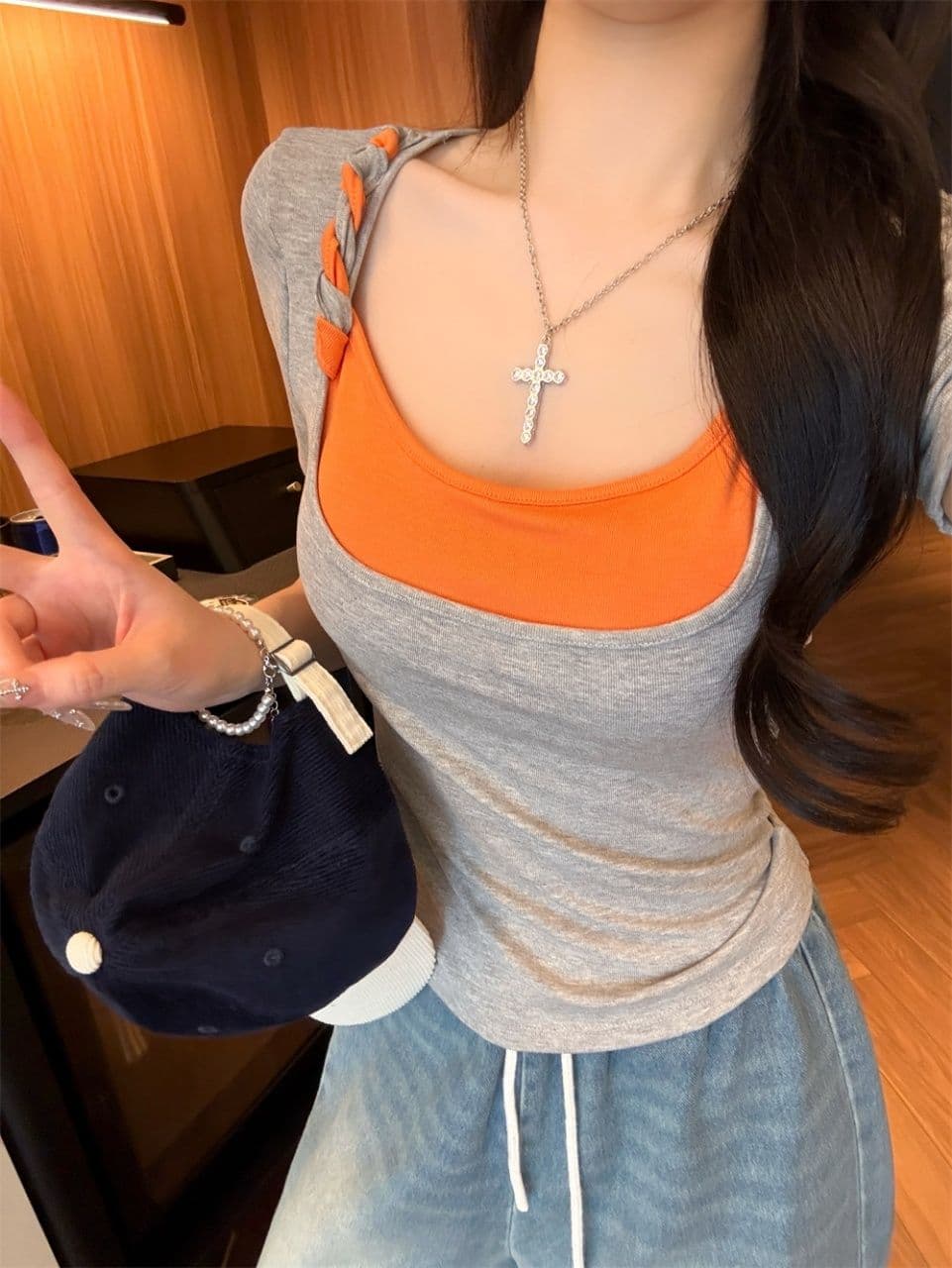 핫걸 바람 페이크 레이어드 배색 u 칼라 반팔 티셔츠 여성 여름 2026 새로운 순수한 욕망 다용도 슬림해 보이는 아름다운 맨위 상세 이미지 13