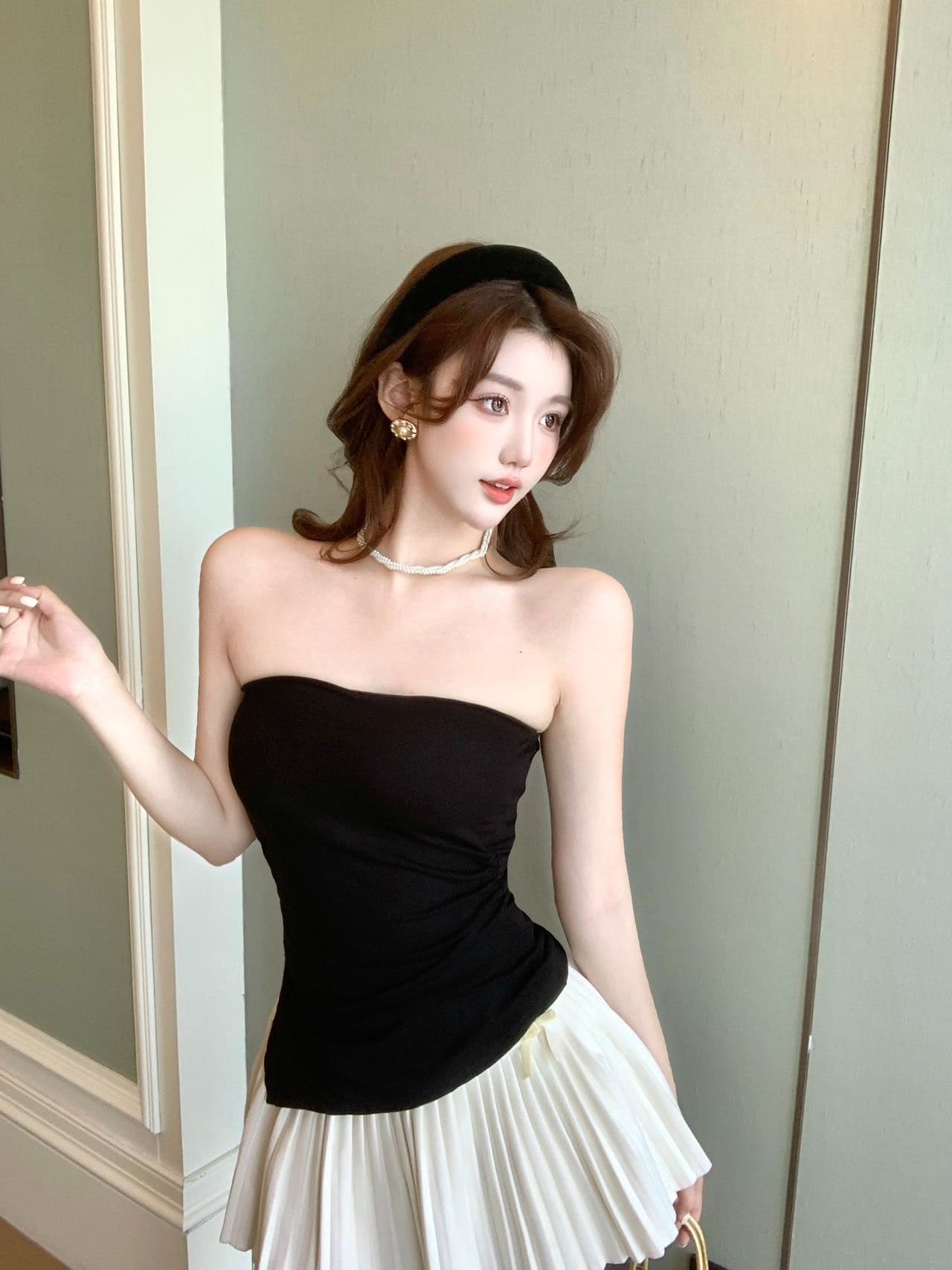로얄 자매 빛 요리 한 바람 화이트 튜브탑 조끼 여성 2026 여름 섹션 달콤한 핫걸 오프숄더 포장 가슴이 없다. 소매 측면 트임 맨위 상세 이미지 6