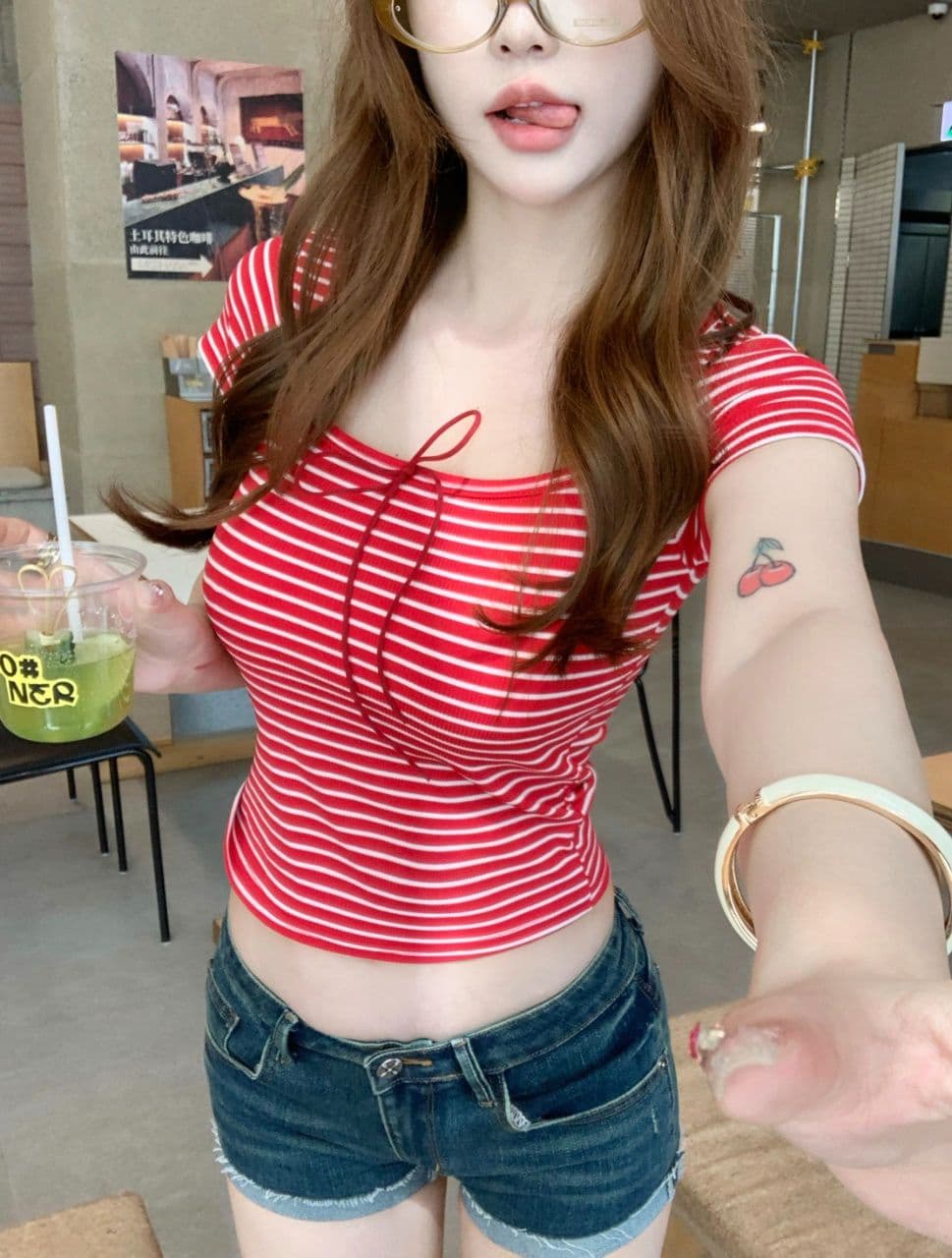 핫걸 바람 광장 칼라 스트라이프 반팔 티셔츠 여성 여름 섹션 몸매 가꾸기 레이스업 디자인 센스 작은 대중 백 잡아라. 벨트 가슴 패드 상세 이미지 6