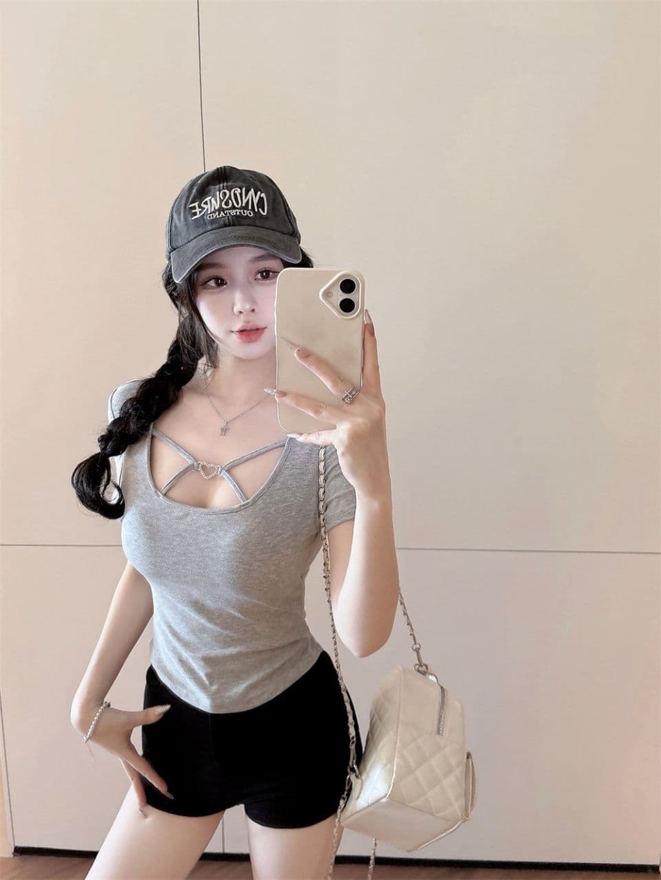 섹시함 홀로우 아웃 십자가 광장 칼라 반팔 티셔츠 여성 여름 새로운 핫걸 바람 몸매 가꾸기 슬림해 보이는 고유 한 아름다운 맨위 상세 이미지 13