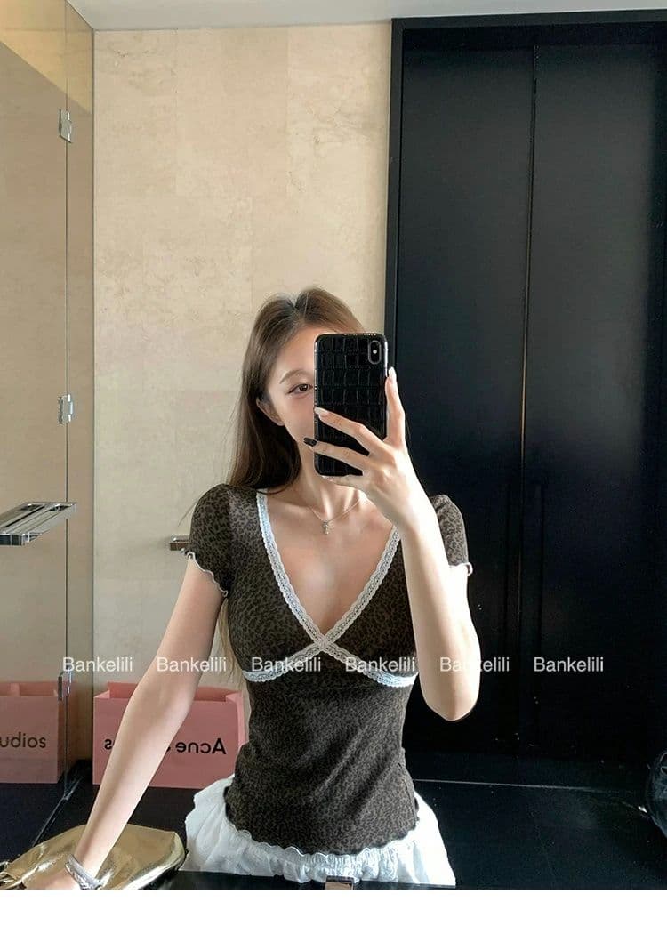 달콤한 매운맛 바람 하트 도트 무늬 레이스 측면 V넥 반팔 티셔츠 여성 여름 새로운 섹시함 벨트 가슴 패드 몸매 가꾸기 맨위 상세 이미지 3