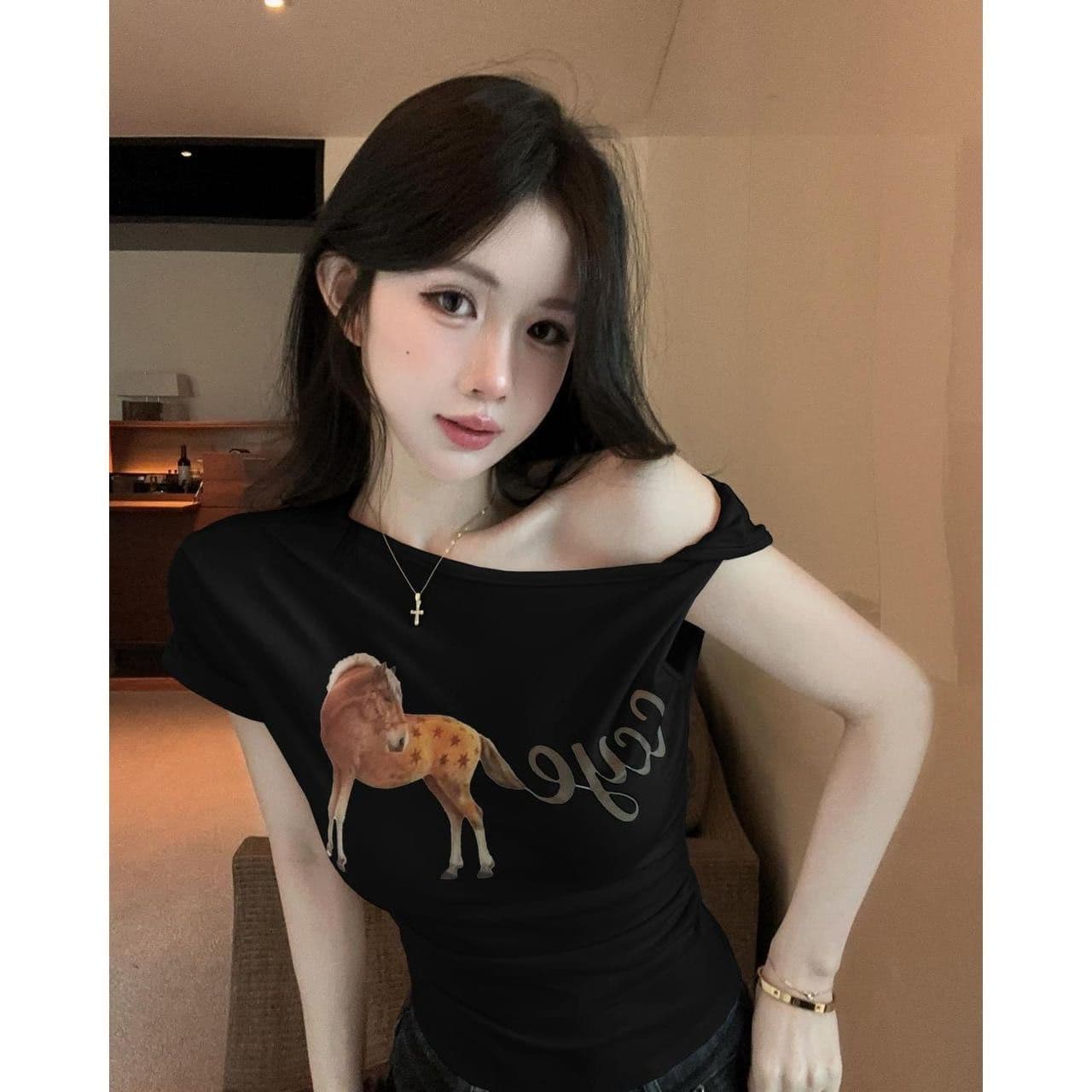 불규칙 작은 말 프린트 비스듬한 어깨 반팔 티셔츠 여성 여름 순수한 욕망 핫걸 오프숄더 튜브탑 맨위 디자인 센스 상세 이미지 23