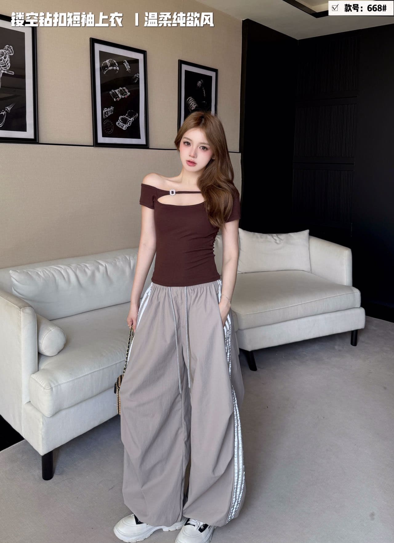 오프숄더 아름다움 멜빵 가슴 패드 반팔 t 셔츠 여성 봄 여름 작은 대중 디자인 센스 순수한 욕망 몸매 가꾸기 슬림해 보이는 인사이드 잡아라. 의류 상세 이미지 1