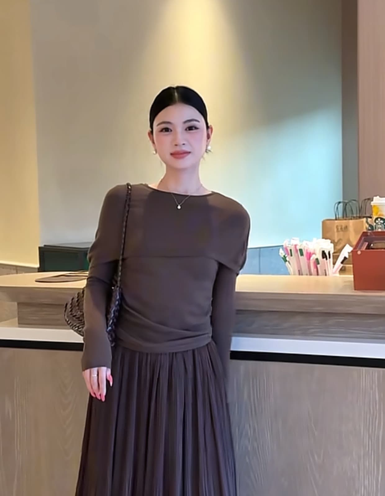 가을 부드러운 품격 슬림해 보이는 숄 섹션 페이크 레이어드 니트 스웨터 긴팔 디자인 센스 이미지 2