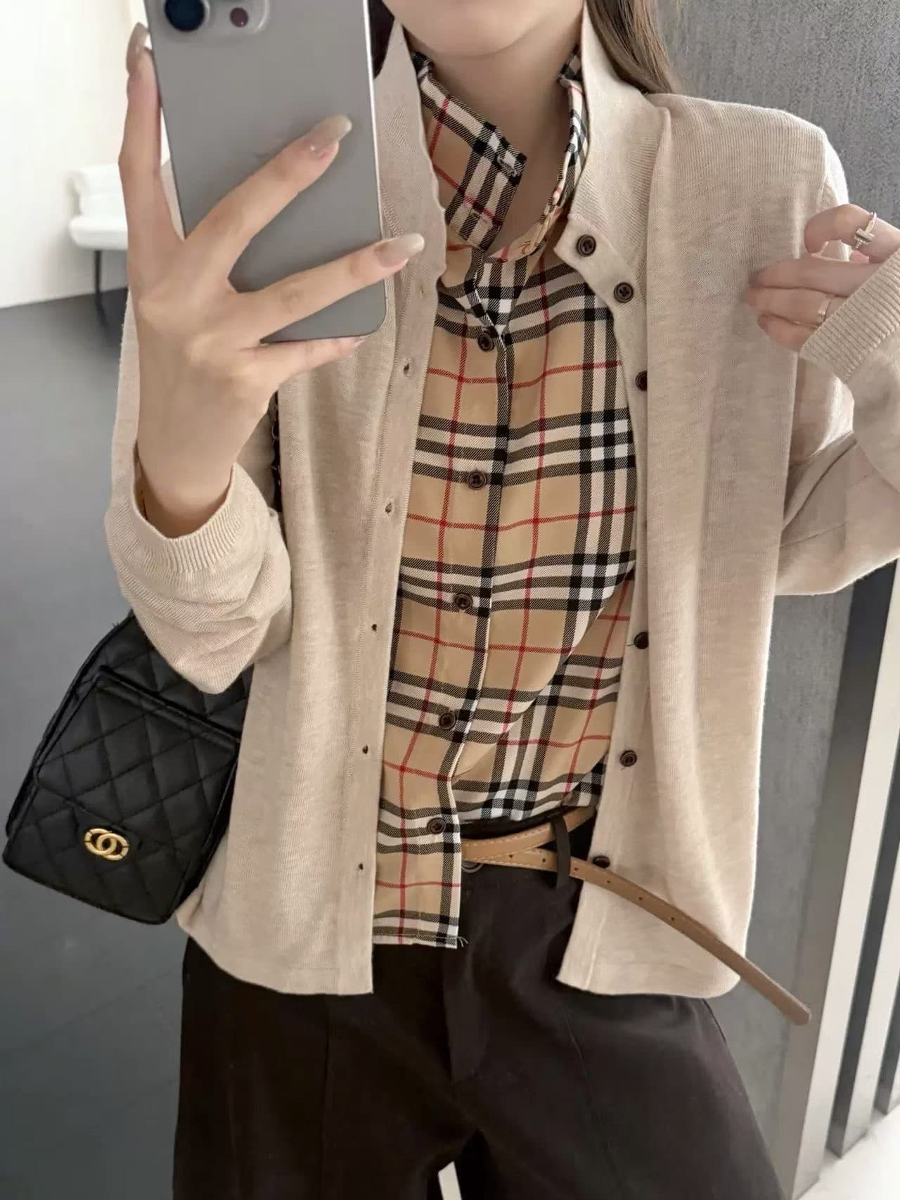슈퍼 얇은 양모 2026 이른 가을 새로운 스탠드 칼라 긴팔 오래된 돈 바람 페이크 레이어드 싱글 줄 버튼 니트 오픈 가디건 유럽 역 상세 이미지 3