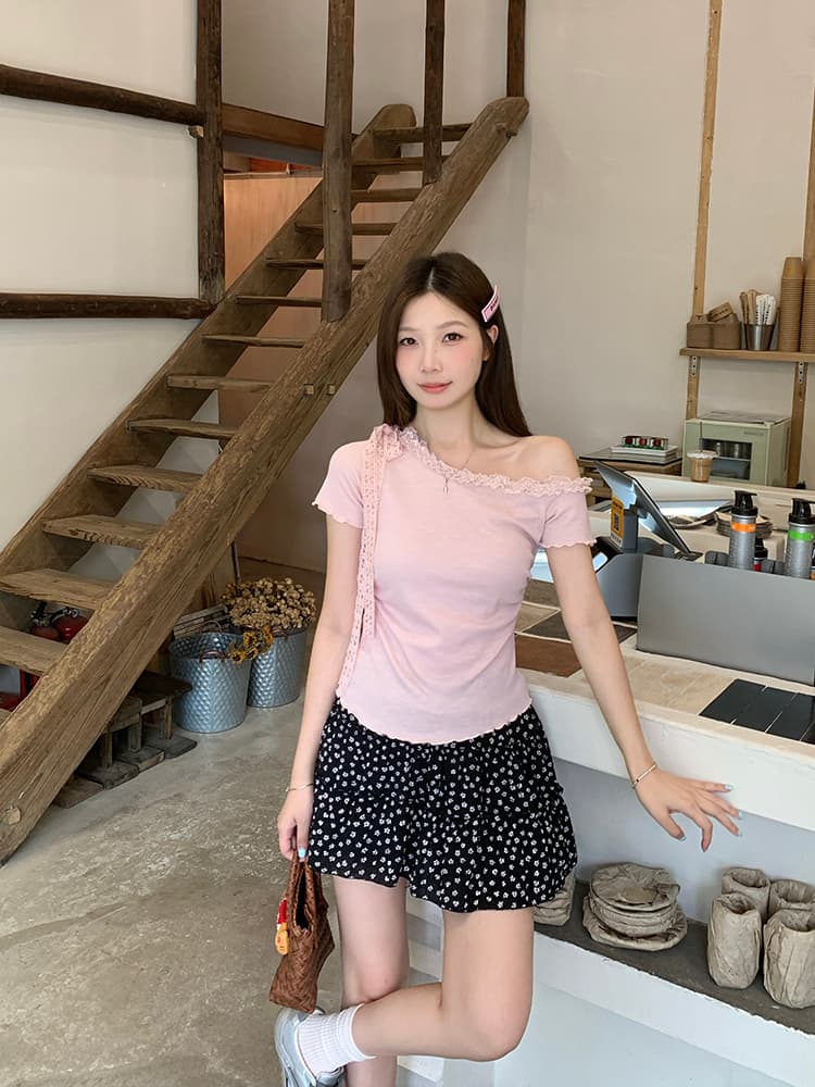 통통한 여동생 여름 새로운 달콤한 스타일 비스듬한 어깨 레이스 조각 레이스업 펌프 Pleat 디자인 센스 품격 반팔 맨위 상세 이미지 23