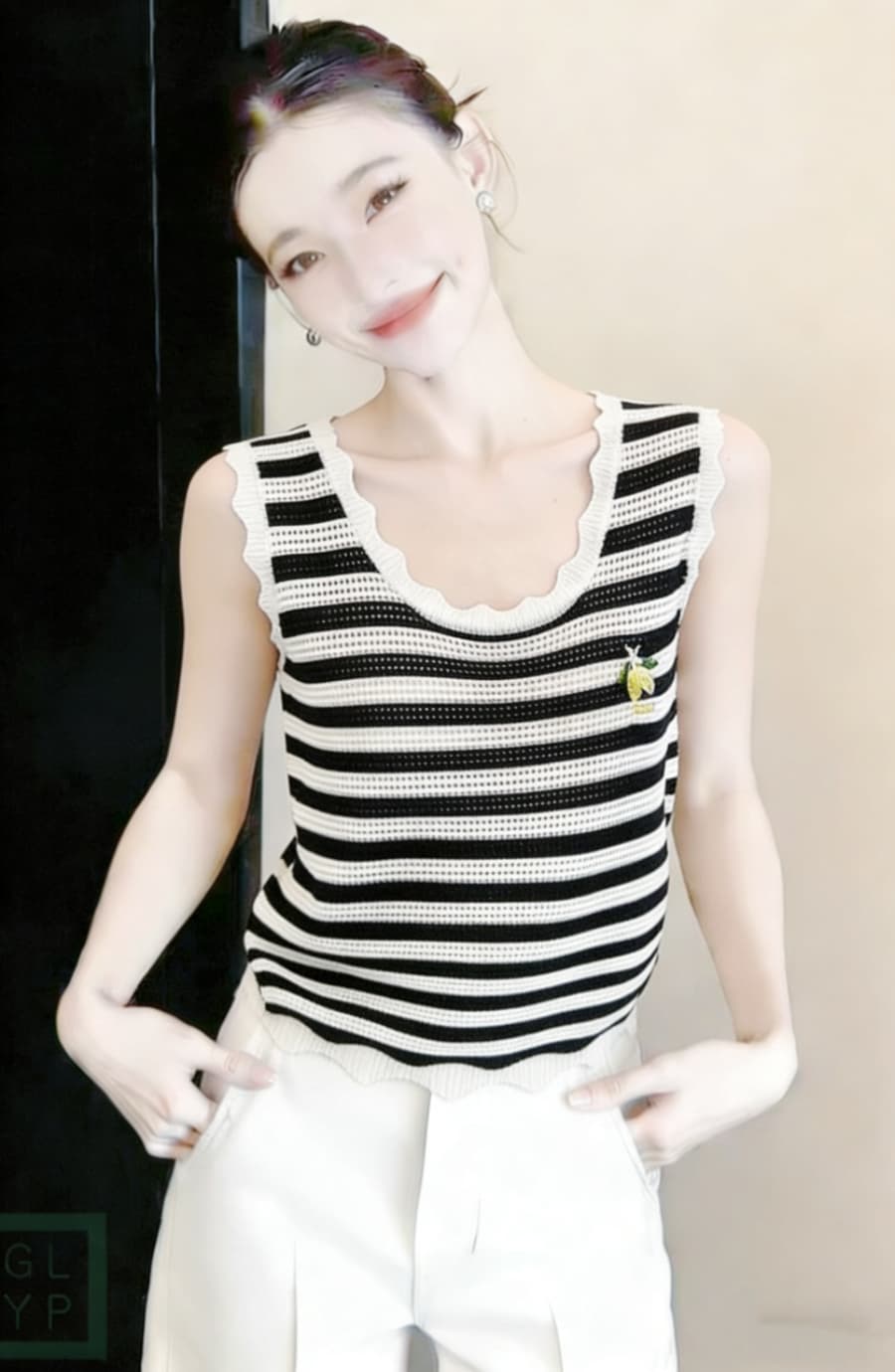 2026 시작 중 그림 여름 얇은 니트 캐주얼 바람 13 호선 같은 단락 얼음 실크 홀로우 아웃 민소매 자수 u 칼라 조끼 여성 상세 이미지 1