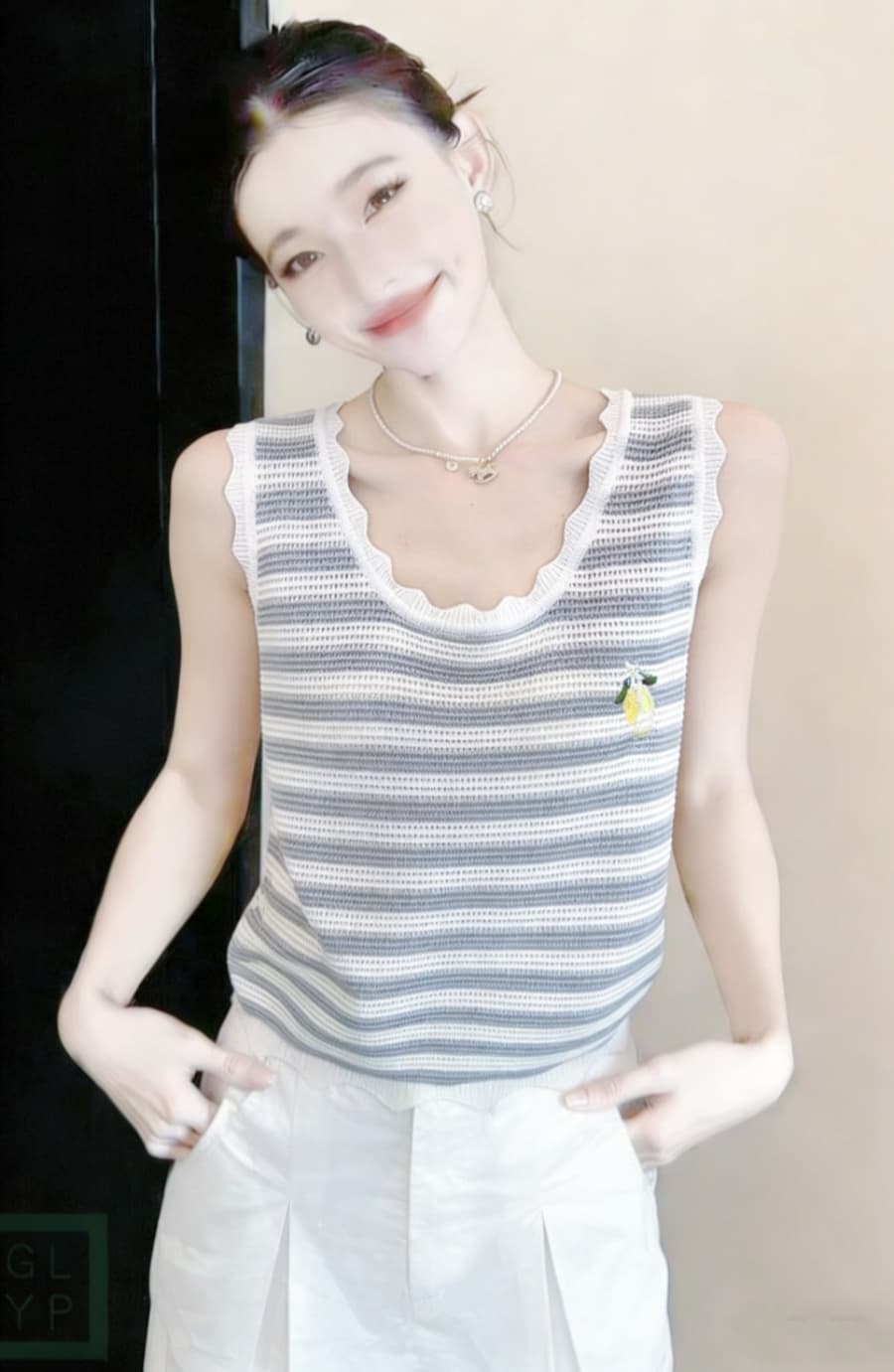 2026 시작 중 그림 여름 얇은 니트 캐주얼 바람 13 호선 같은 단락 얼음 실크 홀로우 아웃 민소매 자수 u 칼라 조끼 여성 상세 이미지 3