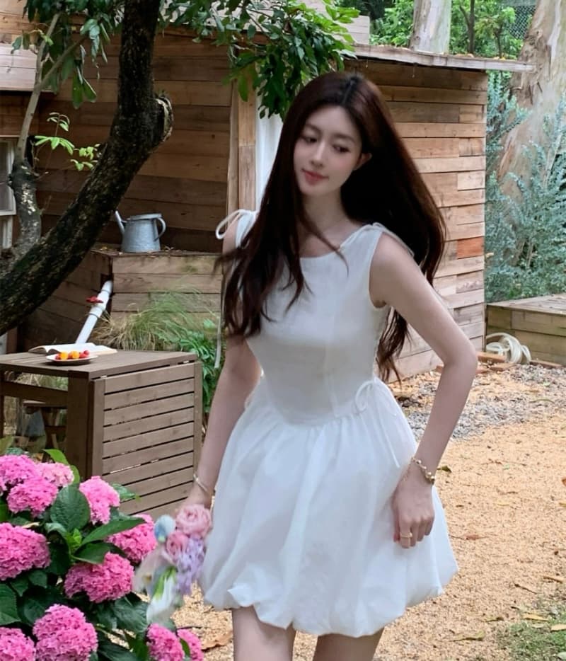 재고 있음 nola vina 달콤함 천 금빛 바람 민소매 꽃밭 여성 드레스 여름 허리 수축 슬림해 보이는 삼색 중간 길이 스커트 상세 이미지 1