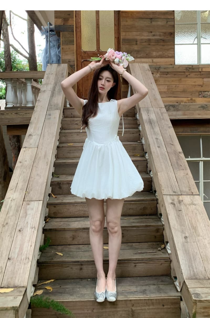 재고 있음 nola vina 달콤함 천 금빛 바람 민소매 꽃밭 여성 드레스 여름 허리 수축 슬림해 보이는 삼색 중간 길이 스커트 상세 이미지 3
