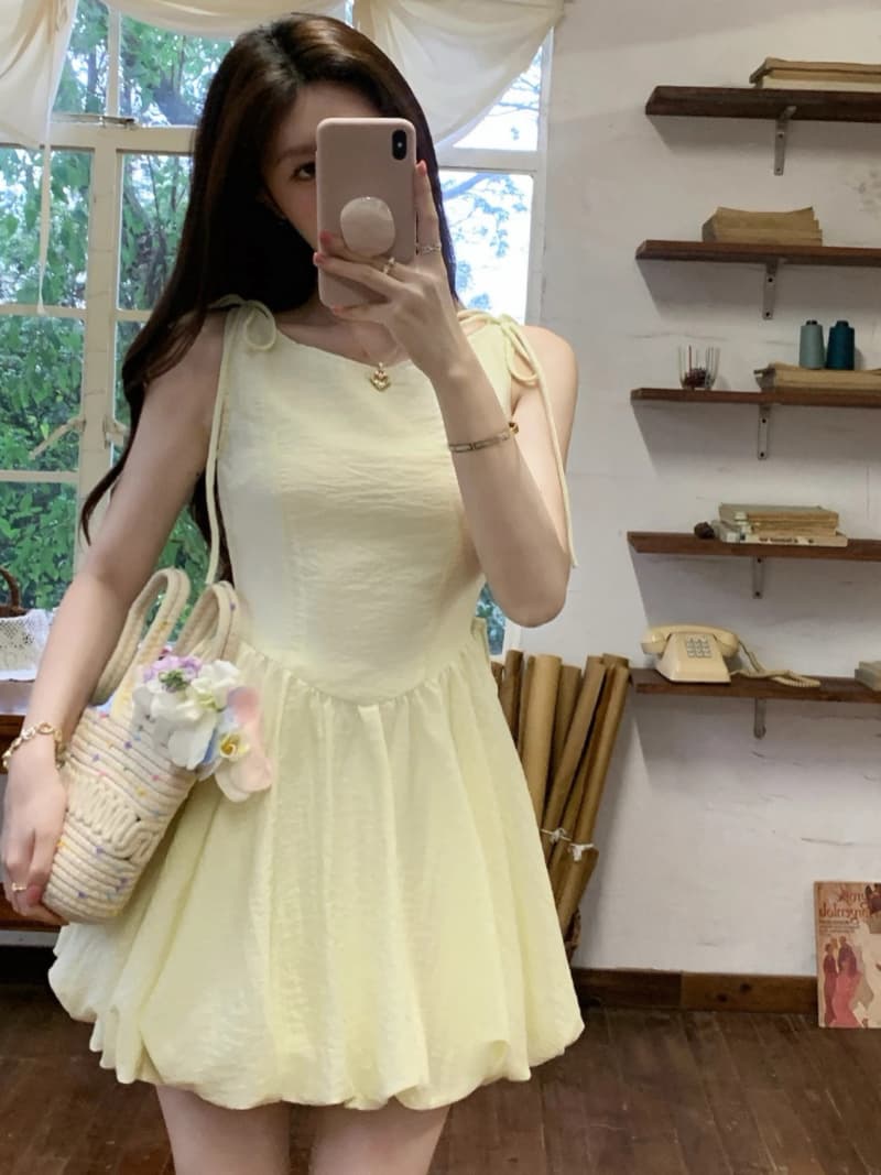 재고 있음 nola vina 달콤함 천 금빛 바람 민소매 꽃밭 여성 드레스 여름 허리 수축 슬림해 보이는 삼색 중간 길이 스커트 상세 이미지 7