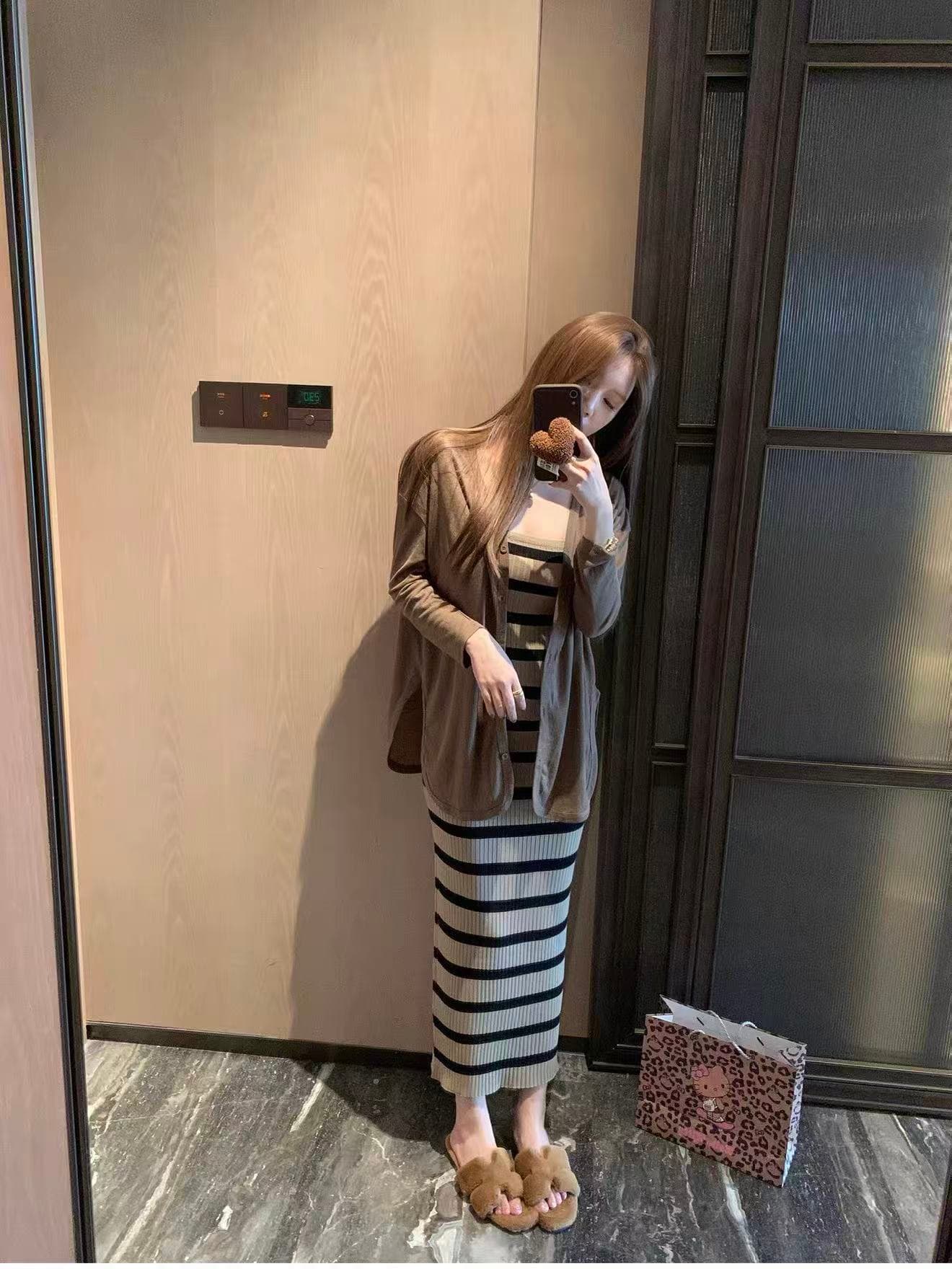 우 웃음 스트라이프 초기 언어 느슨함 센스 편안함 슬림해 보이는 좋은 착용 가져 가라. 조끼 롱 스커트 오픈 가디건 투피스 세트 상세 이미지 6