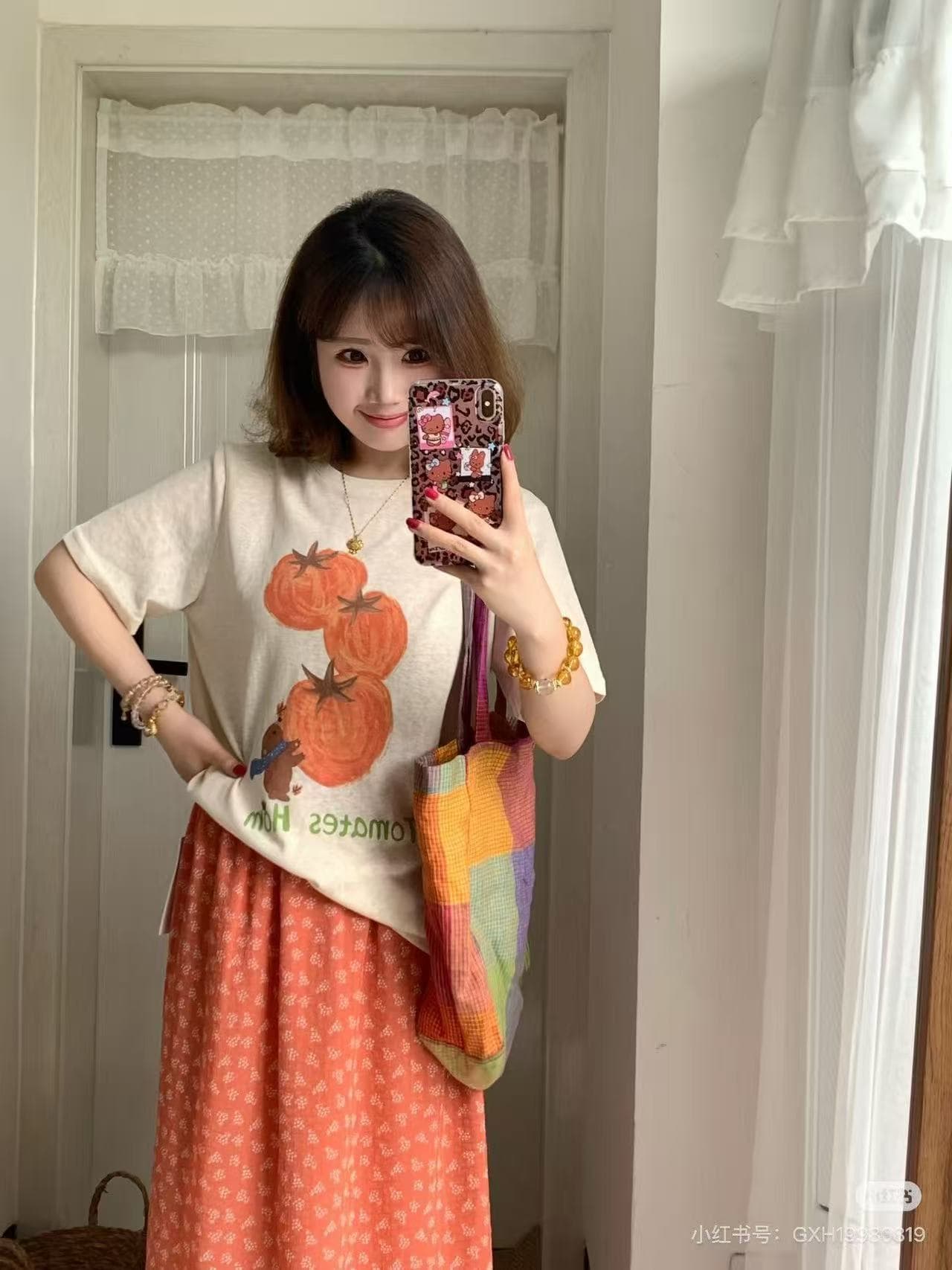 새로운 루즈핏 슬림해 보이는 라운드 넥 토마토 작은 곰 프린트 맨위 허리밴드 꽃무늬 반신 치마 세트 이미지 4