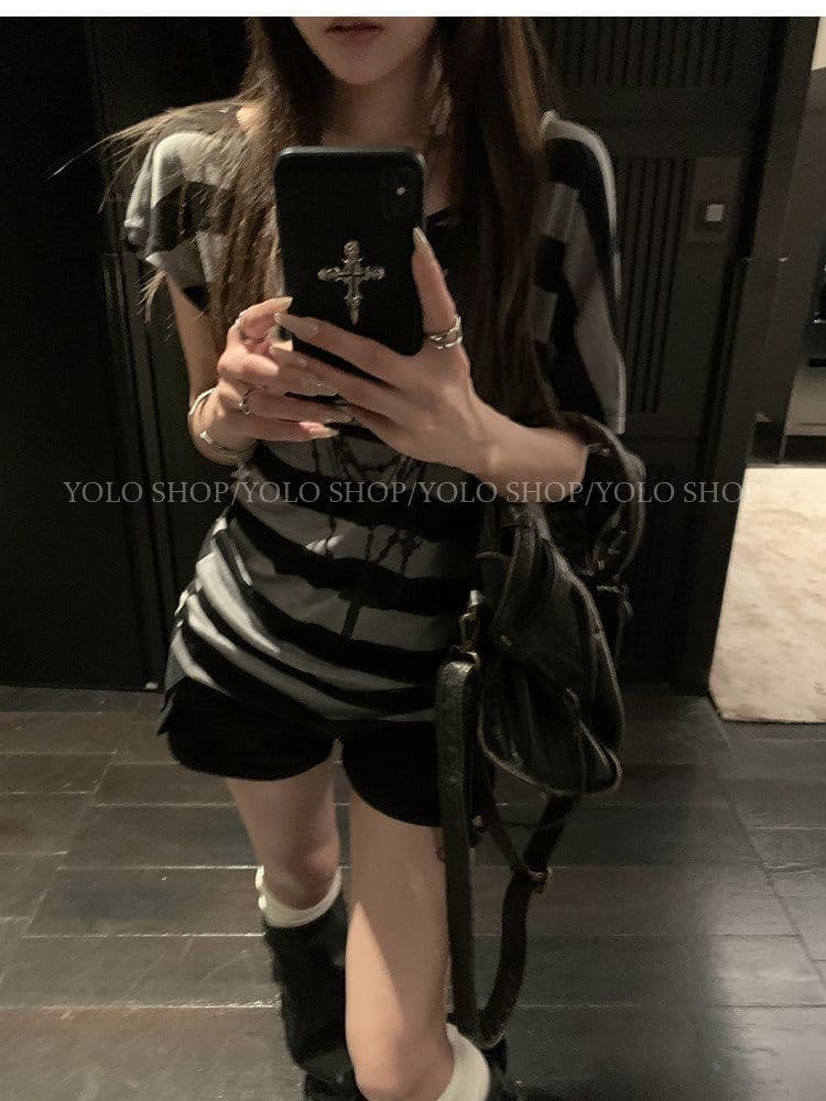 작은 대중 블랙 회색 스트라이프 프린트 비스듬한 어깨 배트윙 소매 티셔츠 여성 여름 새로운 슬림해 보이는 반팔 허리 수축 맨위 티셔츠 상세 이미지 15