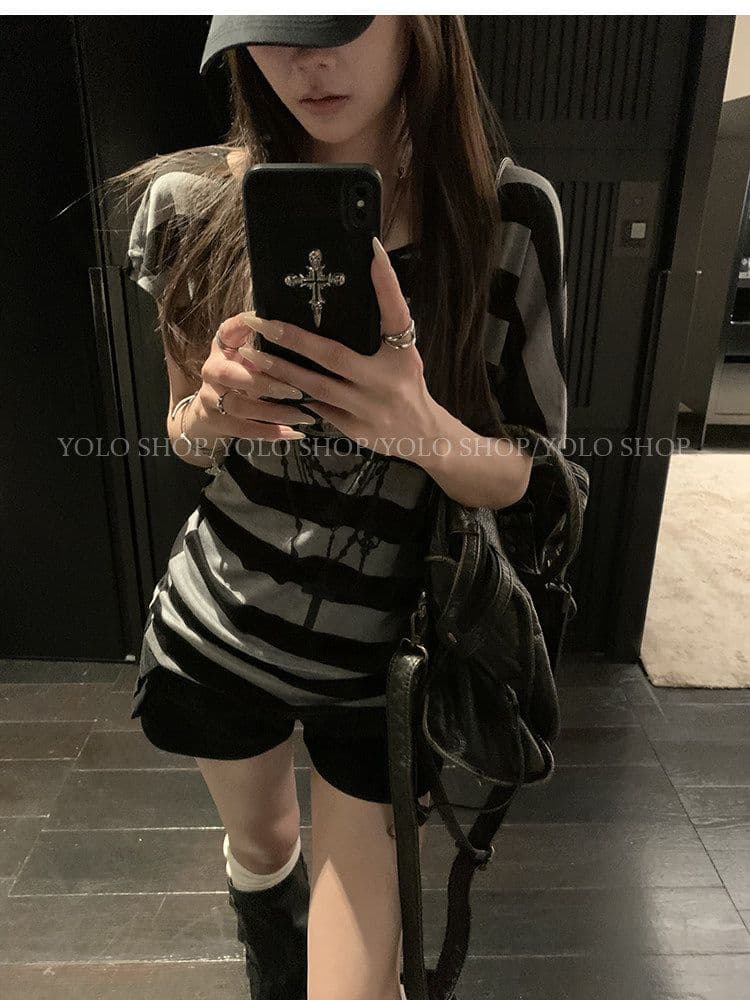 작은 대중 블랙 회색 스트라이프 프린트 비스듬한 어깨 배트윙 소매 티셔츠 여성 여름 새로운 슬림해 보이는 반팔 허리 수축 맨위 티셔츠 상세 이미지 17