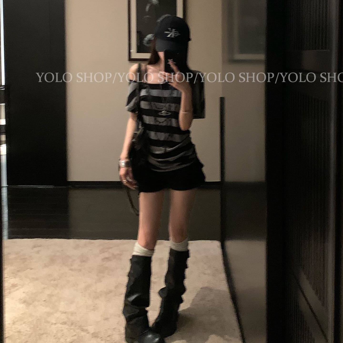 작은 대중 블랙 회색 스트라이프 프린트 비스듬한 어깨 배트윙 소매 티셔츠 여성 여름 새로운 슬림해 보이는 반팔 허리 수축 맨위 티셔츠 이미지 2