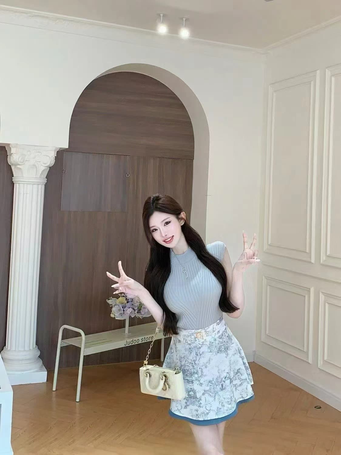 한 부서 품격 작은 샤넬 스타일 세트 여성 2026 여름 어깨 민소매 니트 조끼 수묵화 미니 스커트 투피스 세트 상세 이미지 8