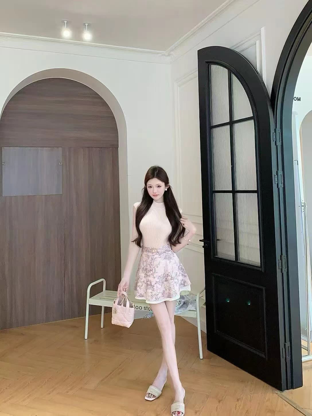 한 부서 품격 작은 샤넬 스타일 세트 여성 2026 여름 어깨 민소매 니트 조끼 수묵화 미니 스커트 투피스 세트 상세 이미지 11