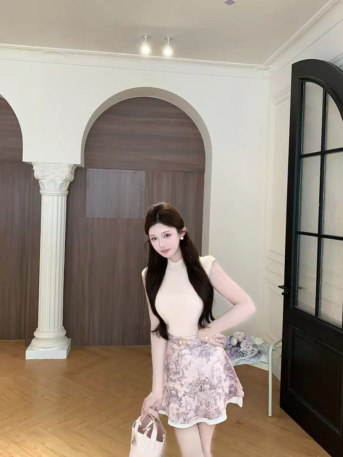 한 부서 품격 작은 샤넬 스타일 세트 여성 2026 여름 어깨 민소매 니트 조끼 수묵화 미니 스커트 투피스 세트 상세 이미지 12