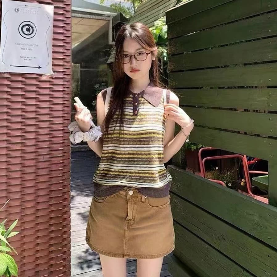 2026 여름 새로운 레트로 배색 POLO 칼라 스트라이프 니트 폴로 칼라 베스트 하이웨이스트 데님 미니 스커트 투피스 세트 이미지 2