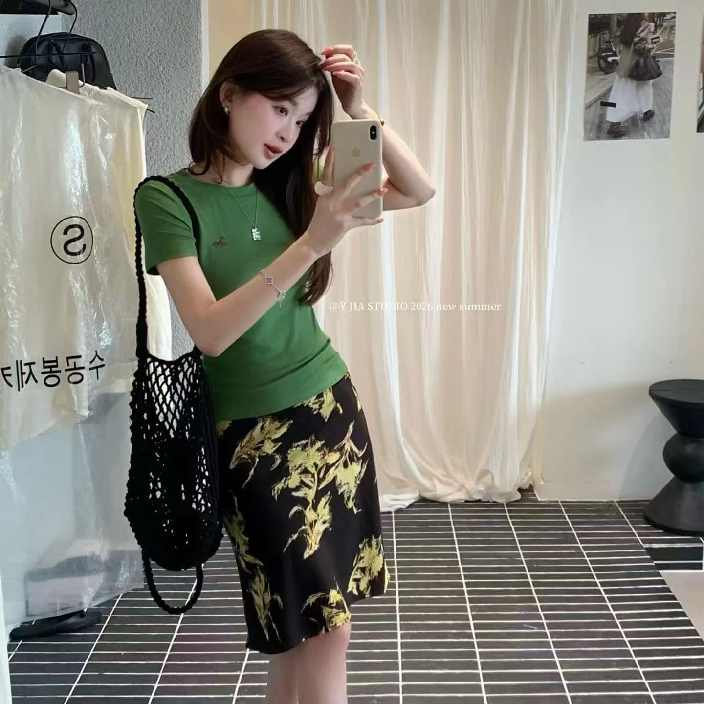 녹색 라운드 넥 긍정적 인 어깨 반팔 티셔츠 레트로 프린트 슬림해 보이는 반신 스커트 투피스 세트 세트 이미지 6
