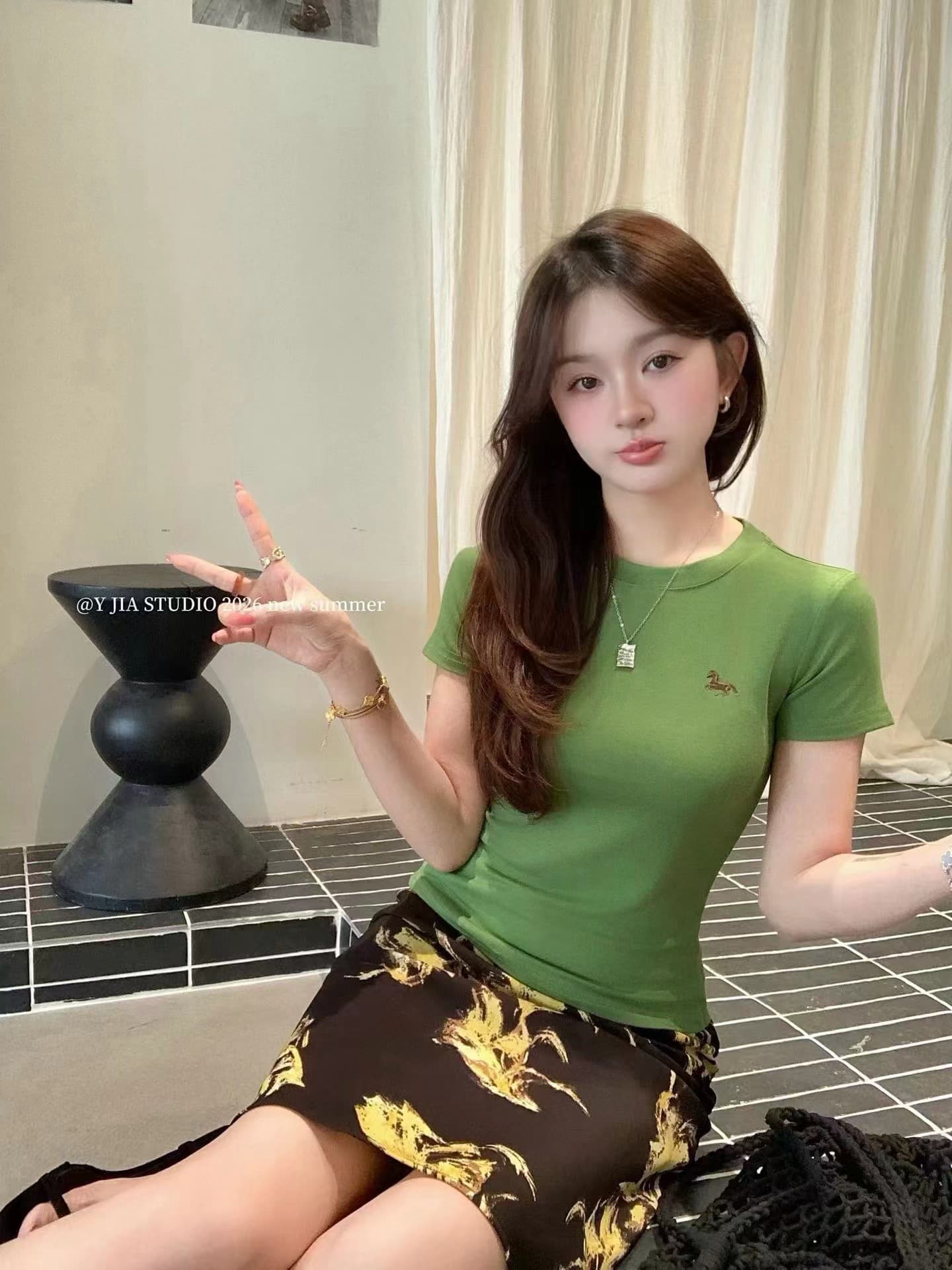 녹색 라운드 넥 긍정적 인 어깨 반팔 티셔츠 레트로 프린트 슬림해 보이는 반신 스커트 투피스 세트 세트 상세 이미지 6