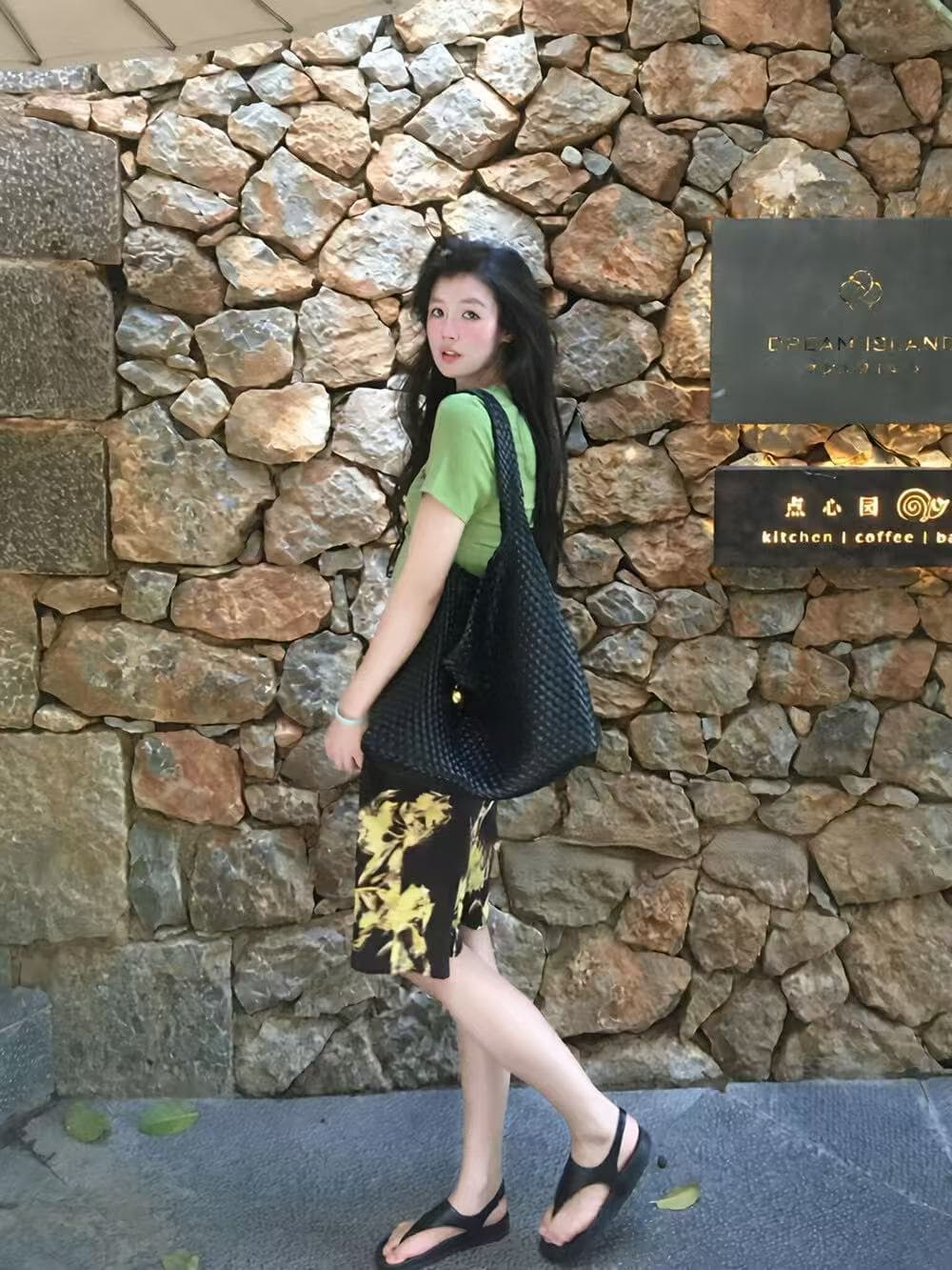 녹색 라운드 넥 긍정적 인 어깨 반팔 티셔츠 레트로 프린트 슬림해 보이는 반신 스커트 투피스 세트 세트 상세 이미지 12