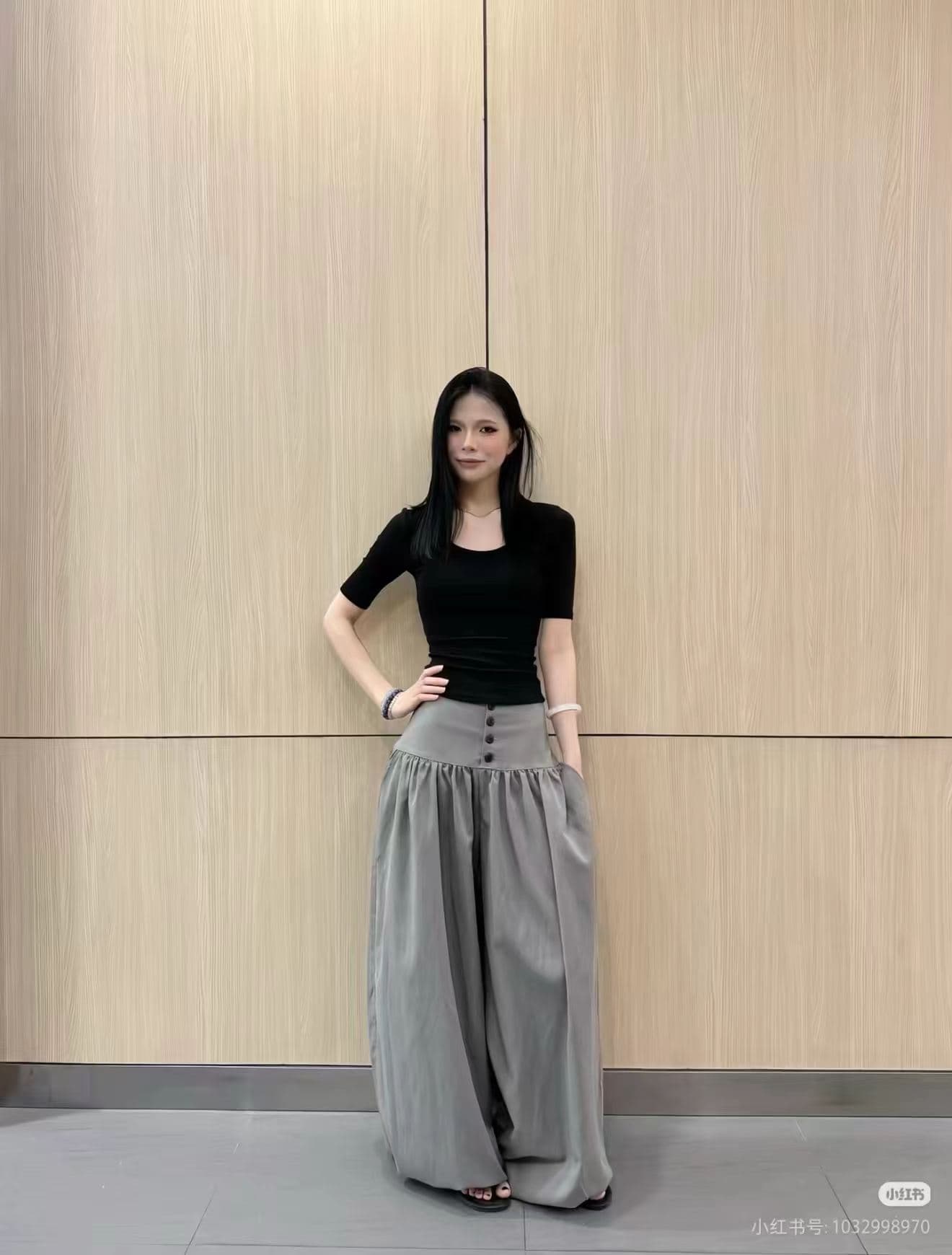 한 부서 슬림해 보이는 검정색 반팔 티셔츠 맨위 캐주얼 루즈핏 와이드 레그 팬츠 투피스 슈트 이미지 4