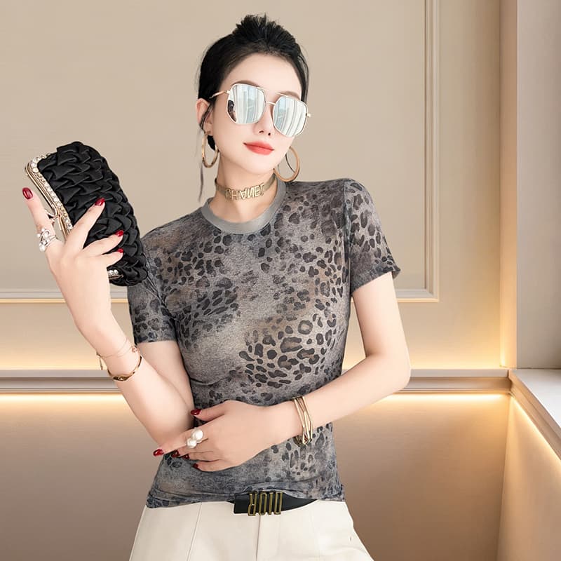 새로운 반팔 포지셔닝 프린트 라운드 넥 망사 레오파드 무늬 티셔츠 여성 패션 몸매 가꾸기 슬림해 보이는 기본 셔츠 트렌디 이미지 2
