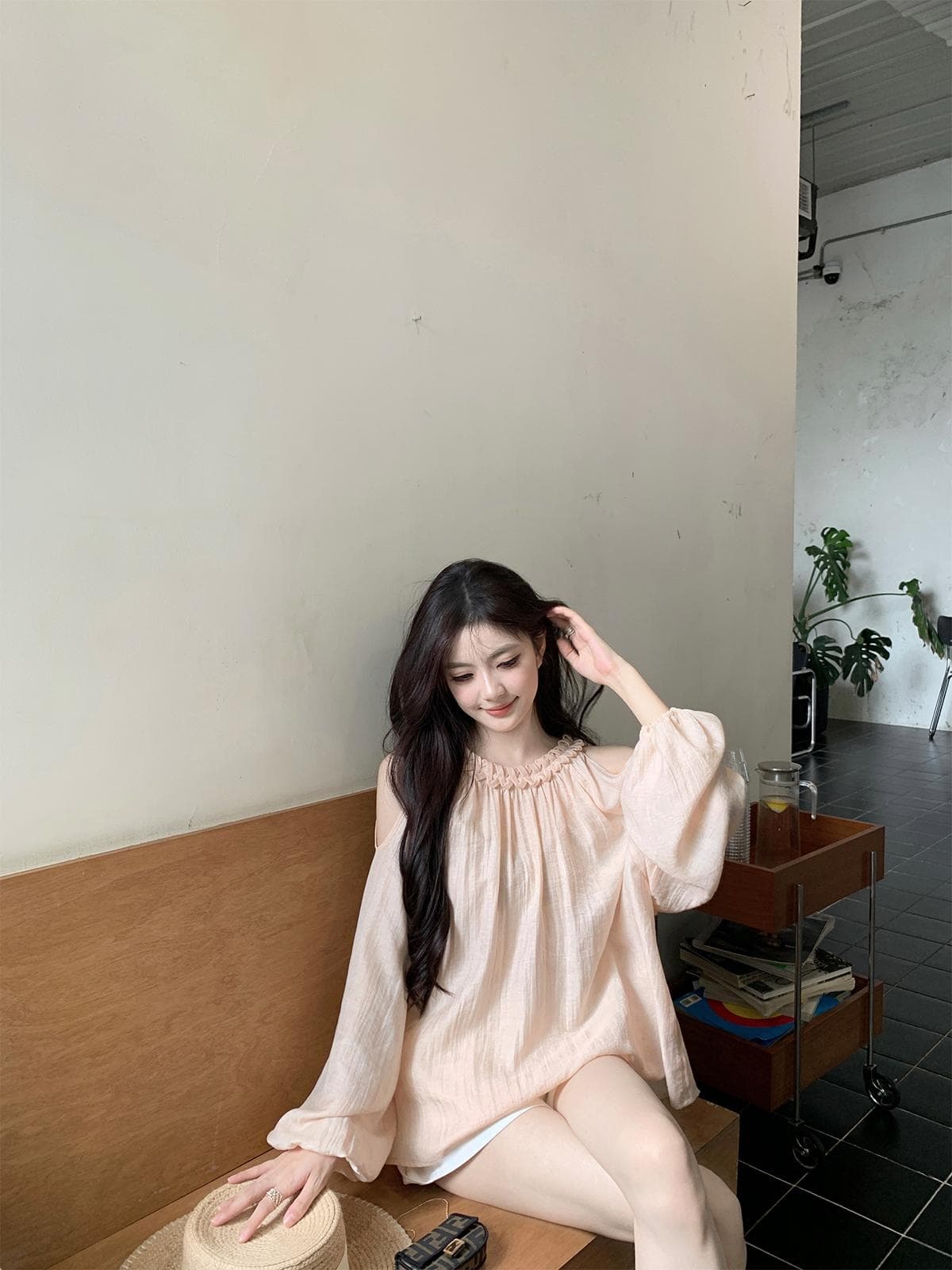 시나이 산 소녀 부드러운 질감 센스 쉬머 오프숄더 작은 셔츠 루즈핏 품격 맨위 상세 이미지 3