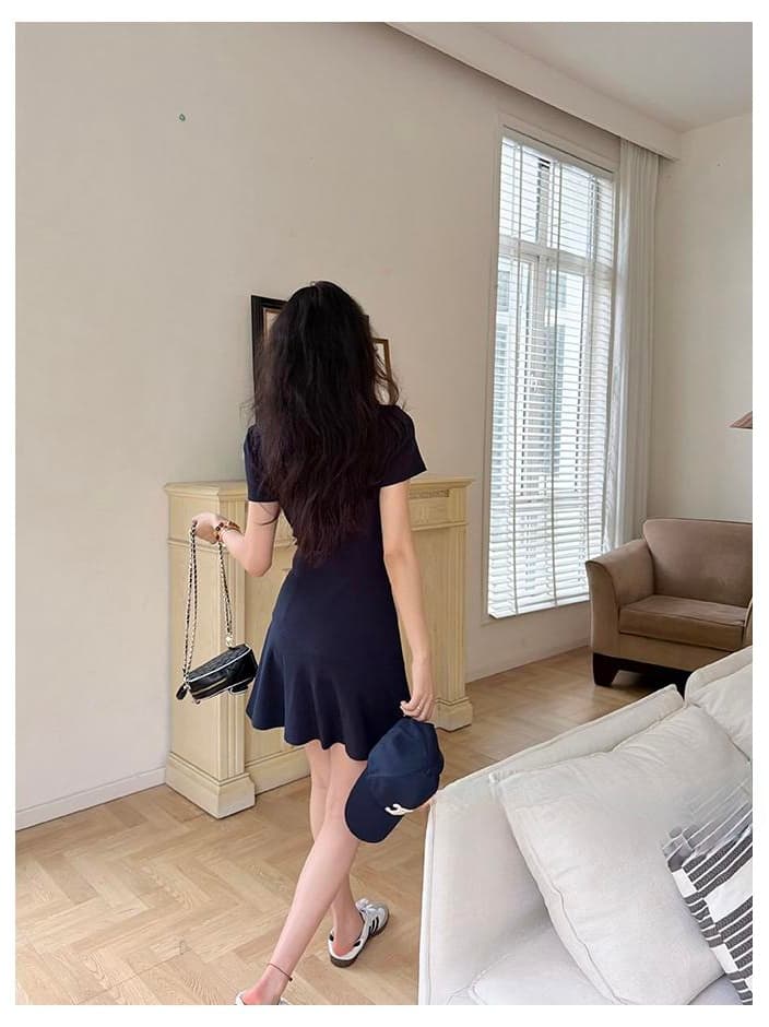 느슨함 치마 단색 핫걸 미니멀리즘 품격 허리 수축 POLO 칼라 캐주얼 프로 피부 슬림해 보이는 드레스 상세 이미지 9