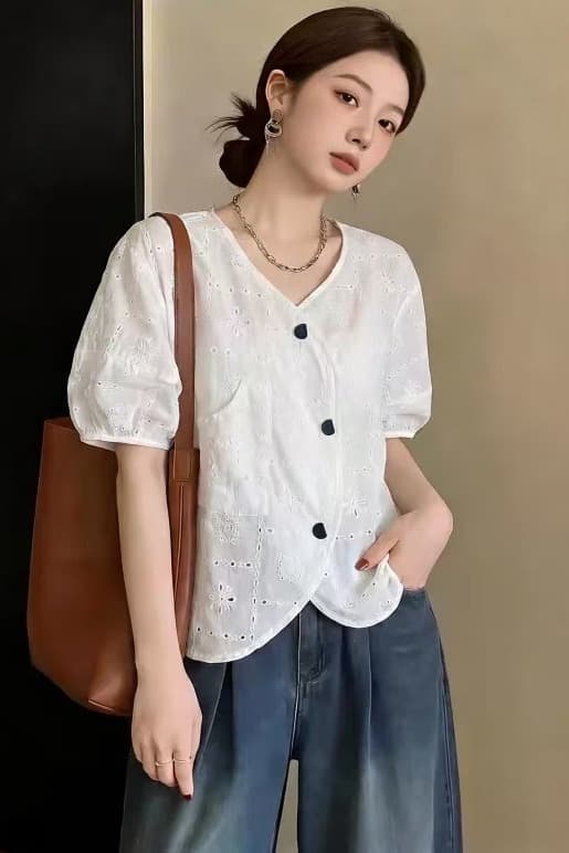 화이트 홀로우 아웃 긍정적 인 어깨 반팔 여성 셔츠 2026 새로운 여름 빅 사이즈 마이크로 지방 mm 슬림해 보이는 쇼트 스타일 작은 셔츠 맨위 이미지 6