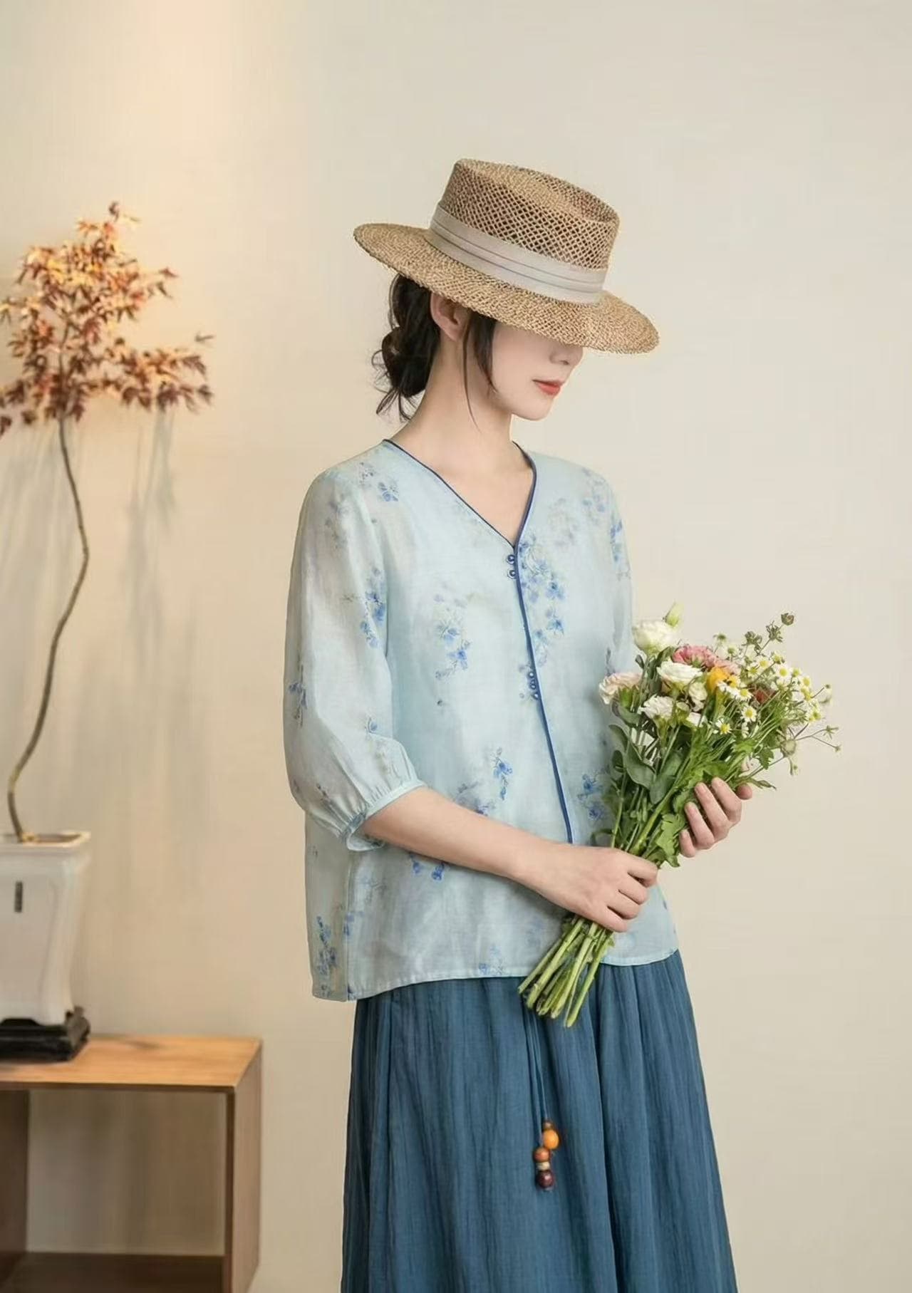 여름 새로운 레트로 V넥 자수 라미 7부 소매 셔츠 여성 레저 루즈핏 풀오버 작은 셔츠 반소매 맨위 상세 이미지 4