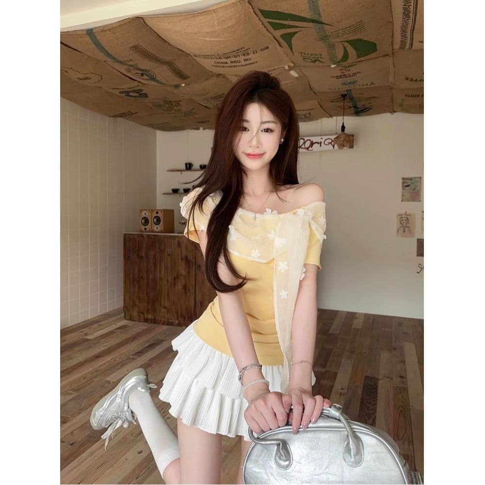 디자인 센스 레이스 조각 꽃 오프숄더 맨위 여성 의류 여름 몸매 가꾸기 슬림해 보이는 허리 수축 황색 반팔 티셔츠 이미지 3