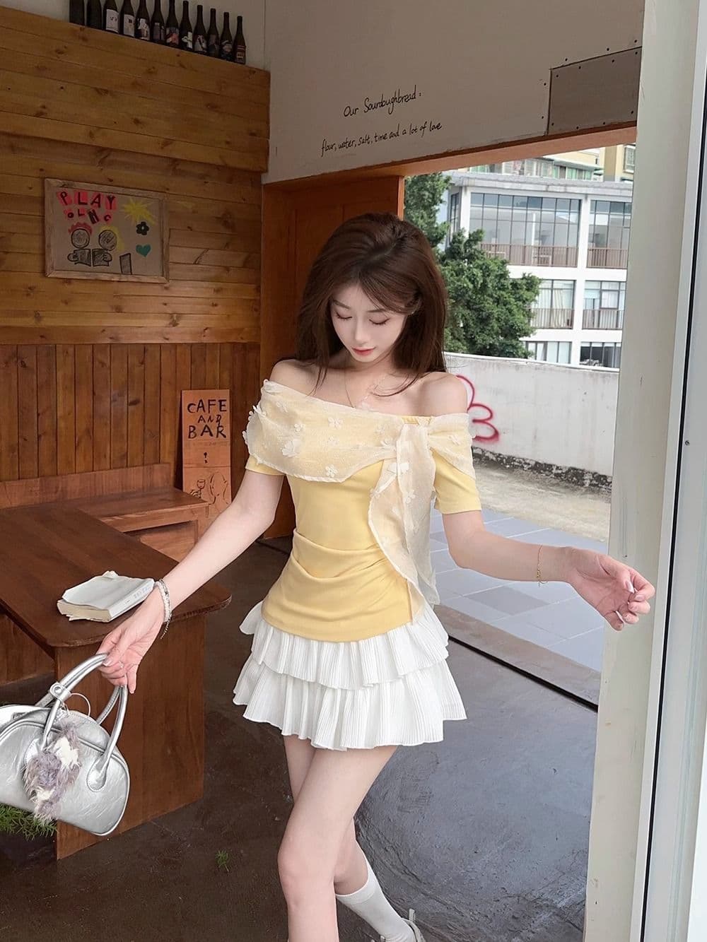 디자인 센스 레이스 조각 꽃 오프숄더 맨위 여성 의류 여름 몸매 가꾸기 슬림해 보이는 허리 수축 황색 반팔 티셔츠 상세 이미지 5