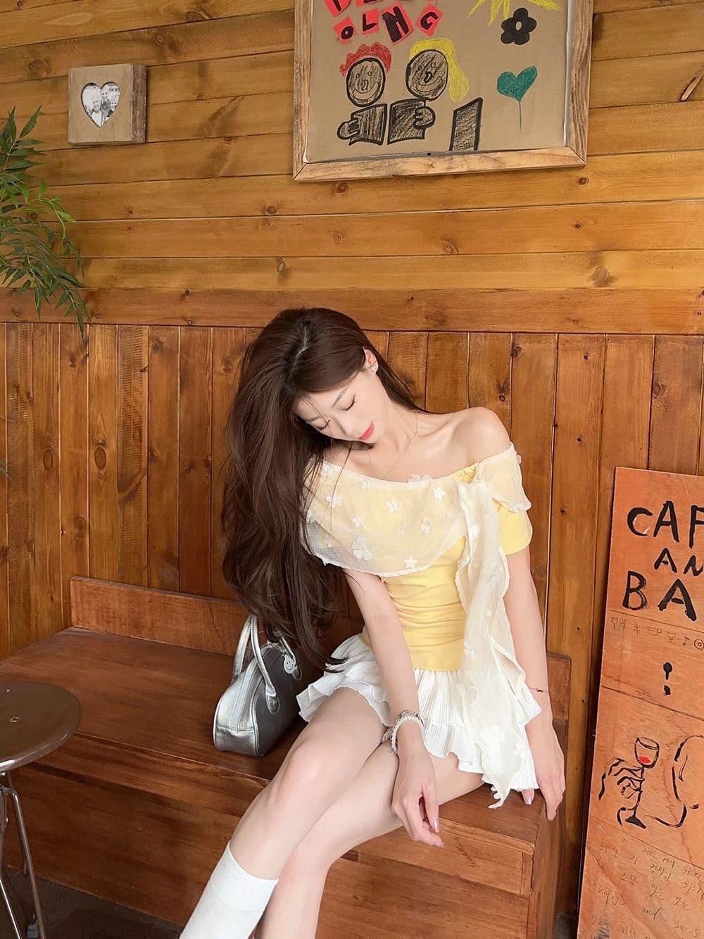 디자인 센스 레이스 조각 꽃 오프숄더 맨위 여성 의류 여름 몸매 가꾸기 슬림해 보이는 허리 수축 황색 반팔 티셔츠 상세 이미지 10