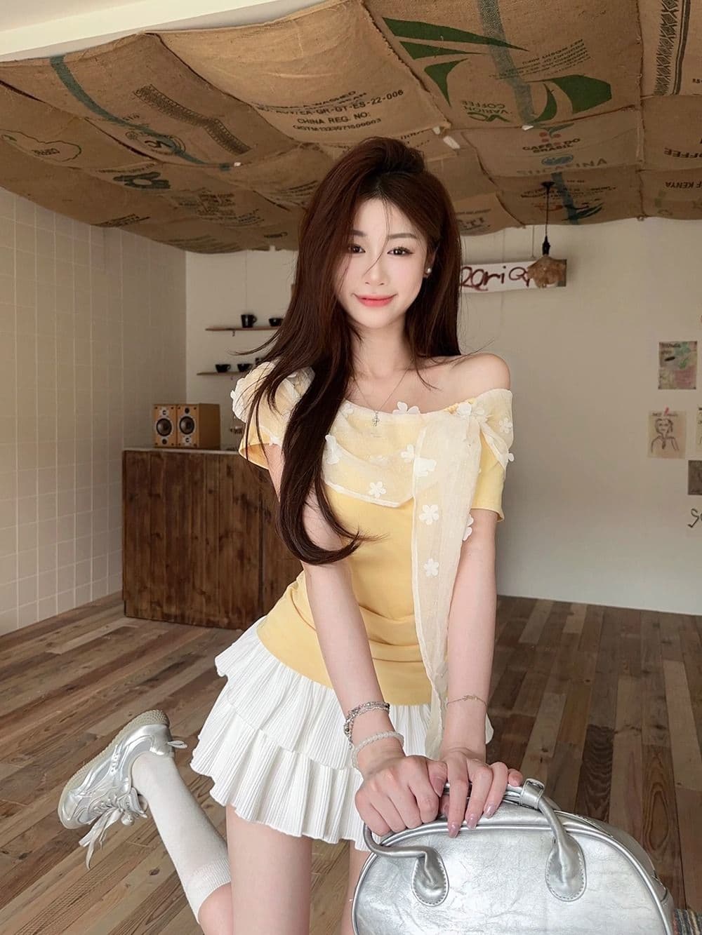 디자인 센스 레이스 조각 꽃 오프숄더 맨위 여성 의류 여름 몸매 가꾸기 슬림해 보이는 허리 수축 황색 반팔 티셔츠 상세 이미지 13