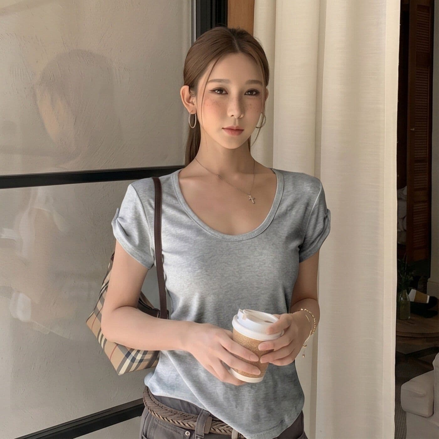작은 대중 긍정적 인 어깨 u 칼라 반팔 여성 초여름 높은 품질 꼬집기 허리 고유 한 아름다운 연령 감소 맨위 상세 이미지 3