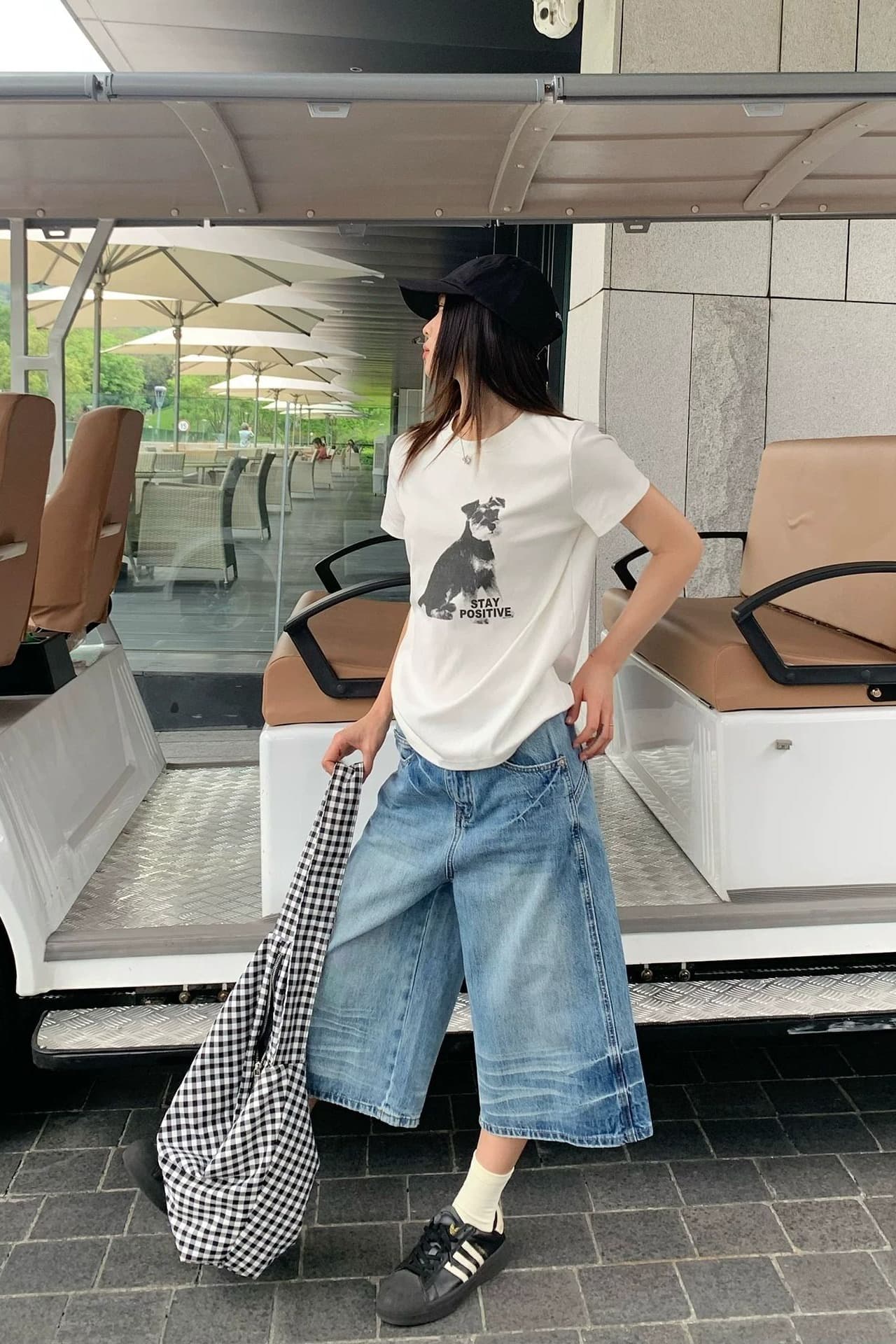 순면 40 220 그램 92 면 8 암모니아 Lun 한국 스타일 새로운 긍정적 인 어깨 반팔 티셔츠 여성 프린트 핫걸 맨위 이미지 5