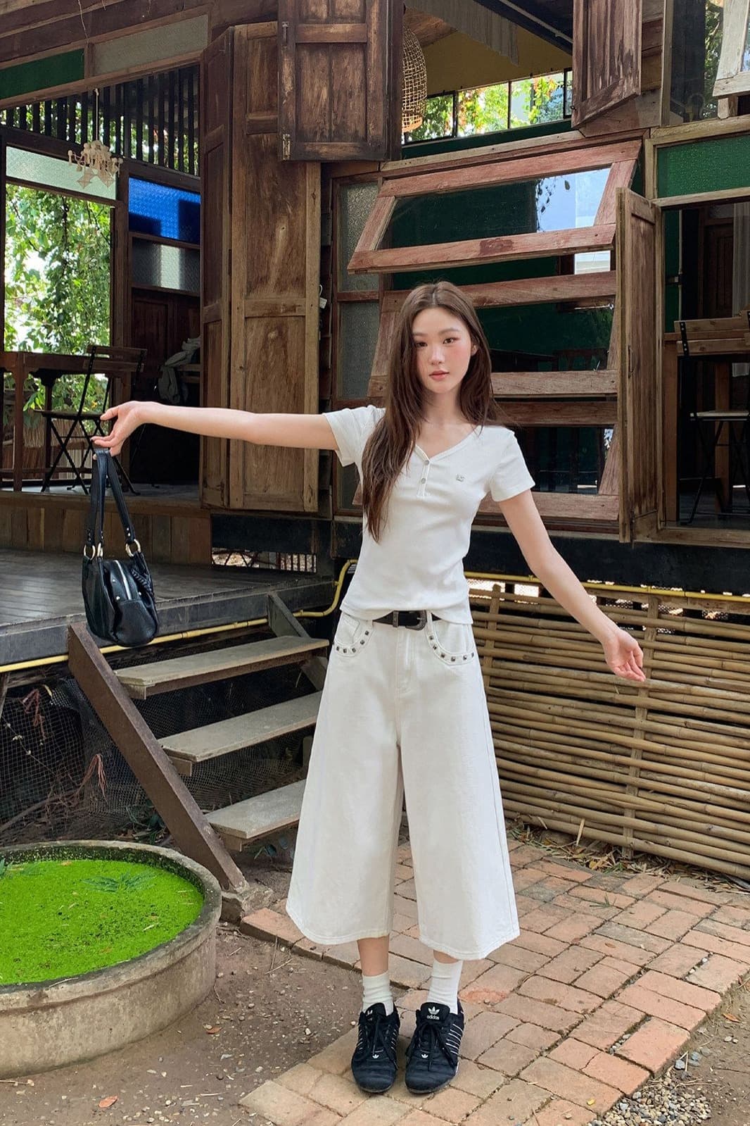 작은 대중 V넥 알파벳 금속 표준 몸매 가꾸기 반팔 티셔츠 여성 여름 몸매 가꾸기 슬림해 보이는 디자인 센스 맨위 이미지 6