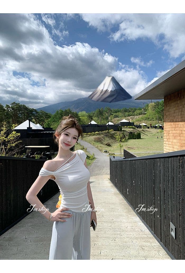 한 부서 핫걸 비스듬한 어깨 반팔 맨위 여성 여름 새로운 주름 허리 수축 몸매 가꾸기 슬림해 보이는 불규칙 티셔츠 작은 셔츠 상세 이미지 3